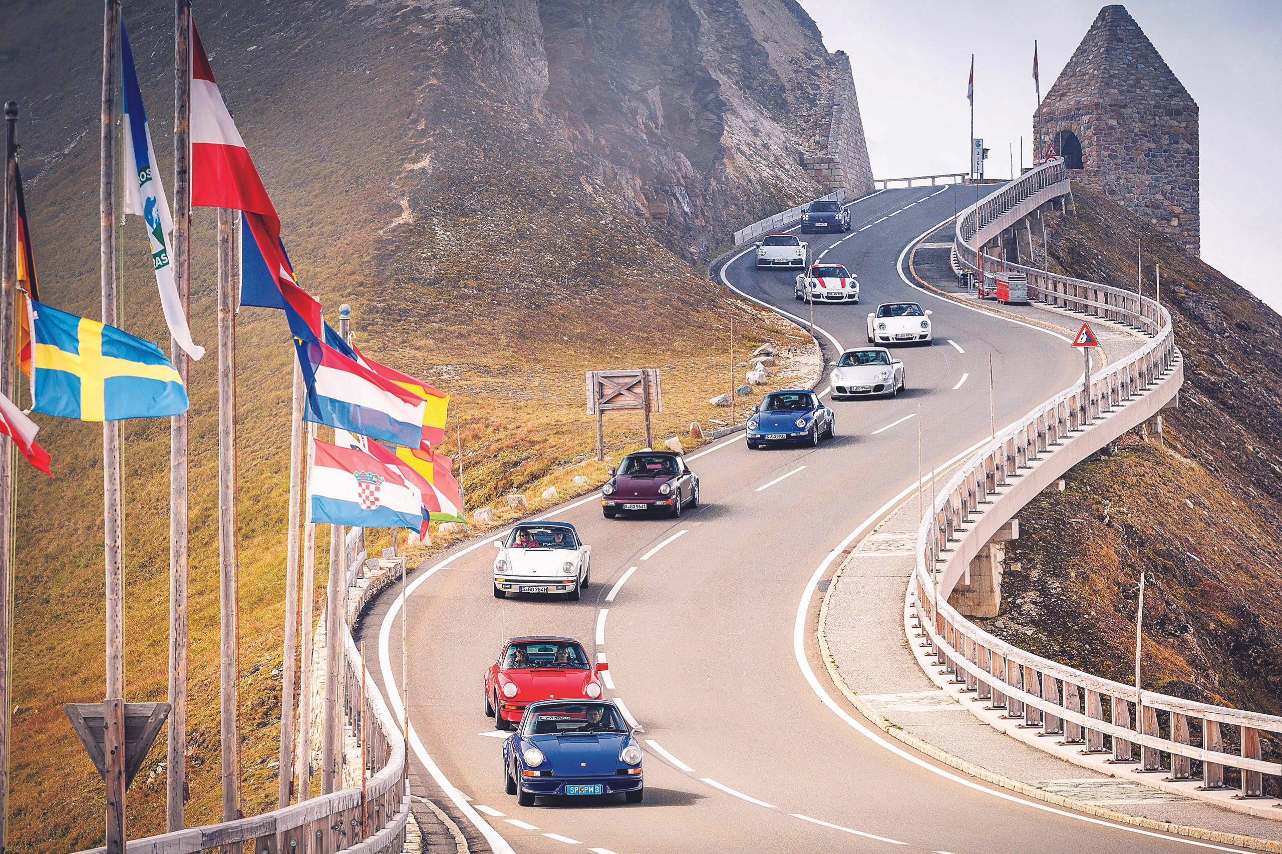 Große Jubiläumsausfahrt zum 60. Porsche-Geburtstag.