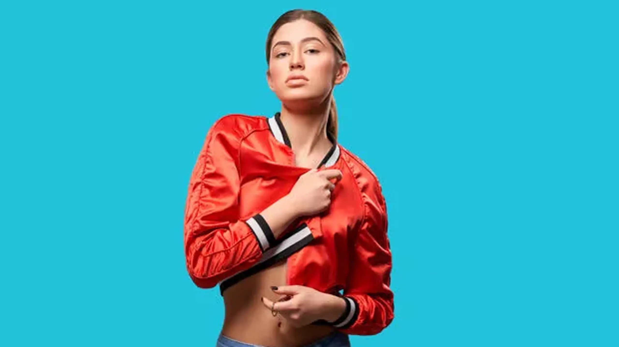 Model mit Bomberjacke