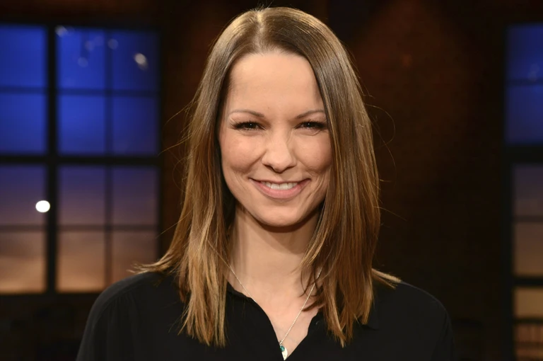 Christina Stürmer bei der Aufzeichnung der WDR-Talkshow Kölner Treff im WDR Studio