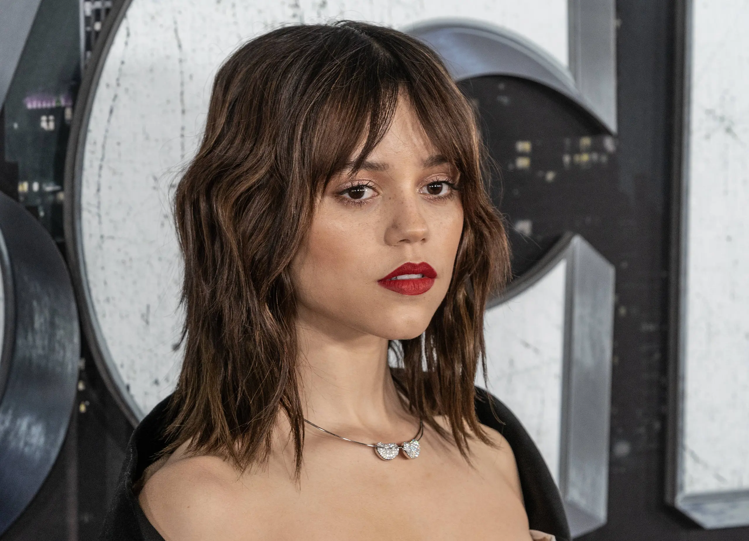 Trendfrisuren 2024: Haarschnitte, Frisuren & Farben