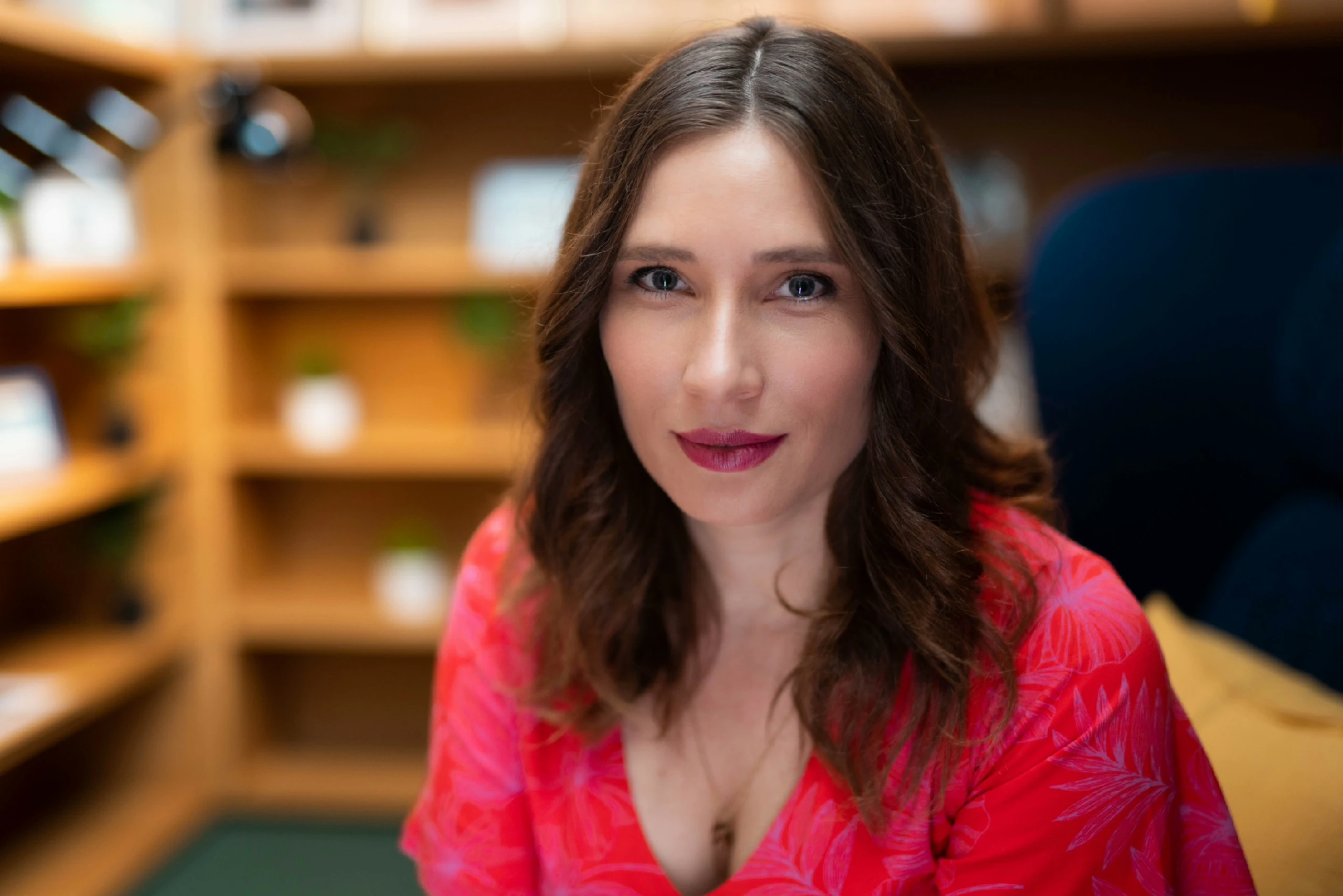 © LinkedIn | Gaby Wasensteiner, LinkedIn Gaby Wasensteiner Blurred image background