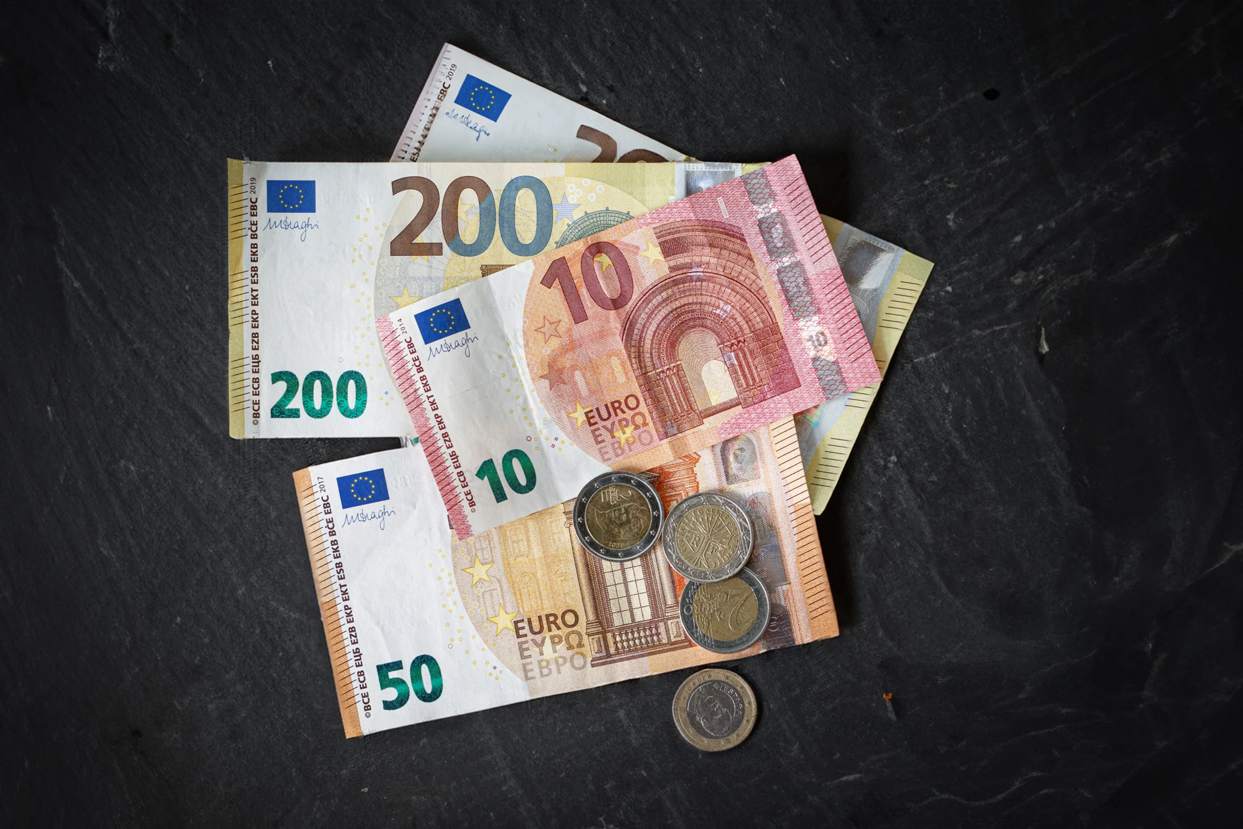 Zuverdienst 2025: So vermeiden Sie die Steuer- und SVS-Falle