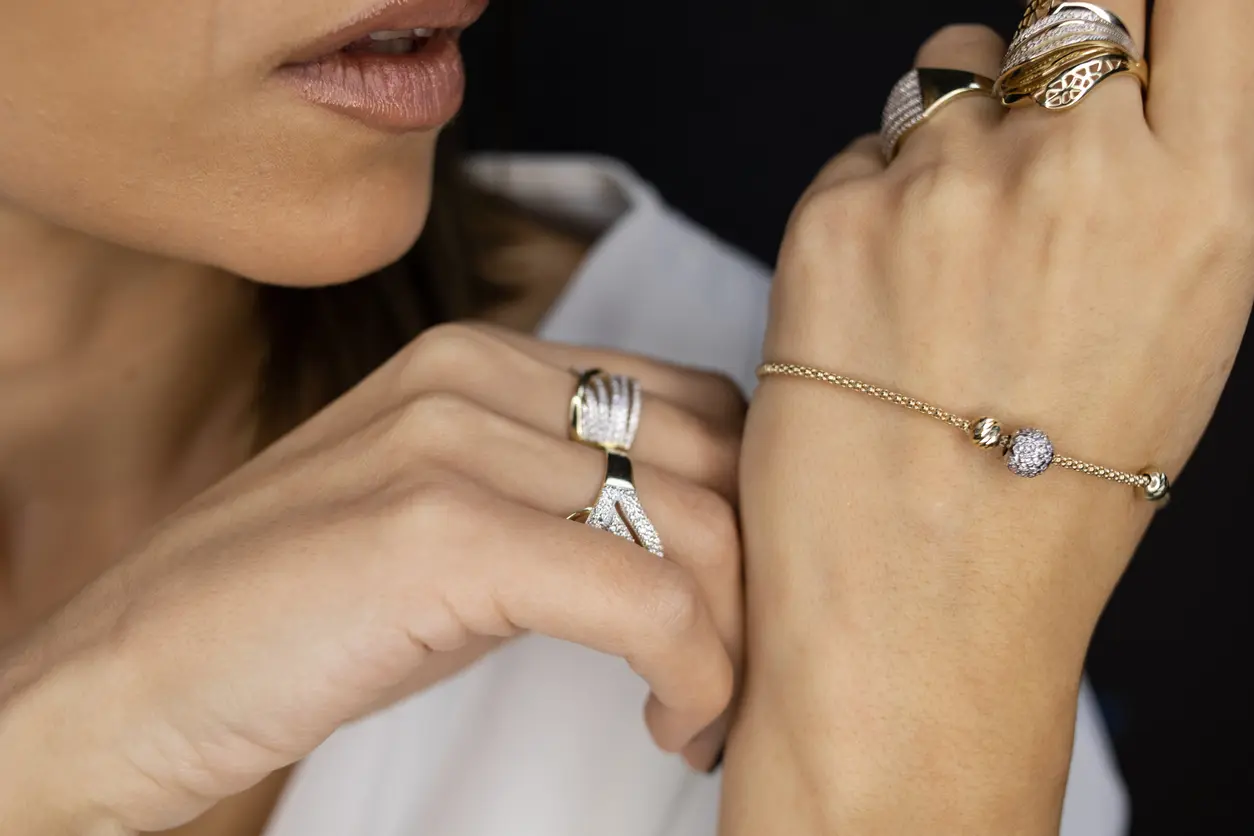 Silber-, Gold- und Mode-Schmuck reinigen: So geht's richtig (und einfach!)