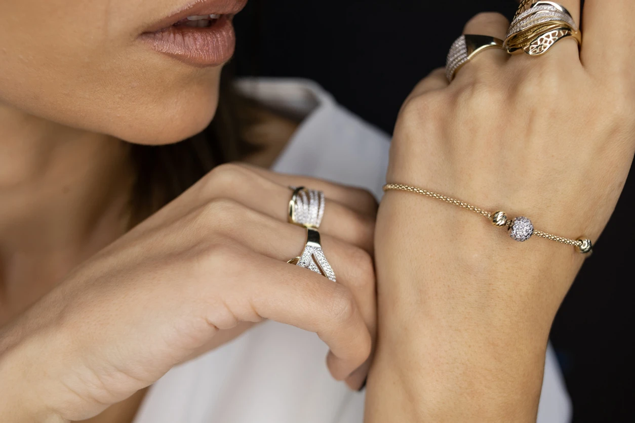 Silber-, Gold- und Mode-Schmuck reinigen: So geht's richtig (und einfach!)