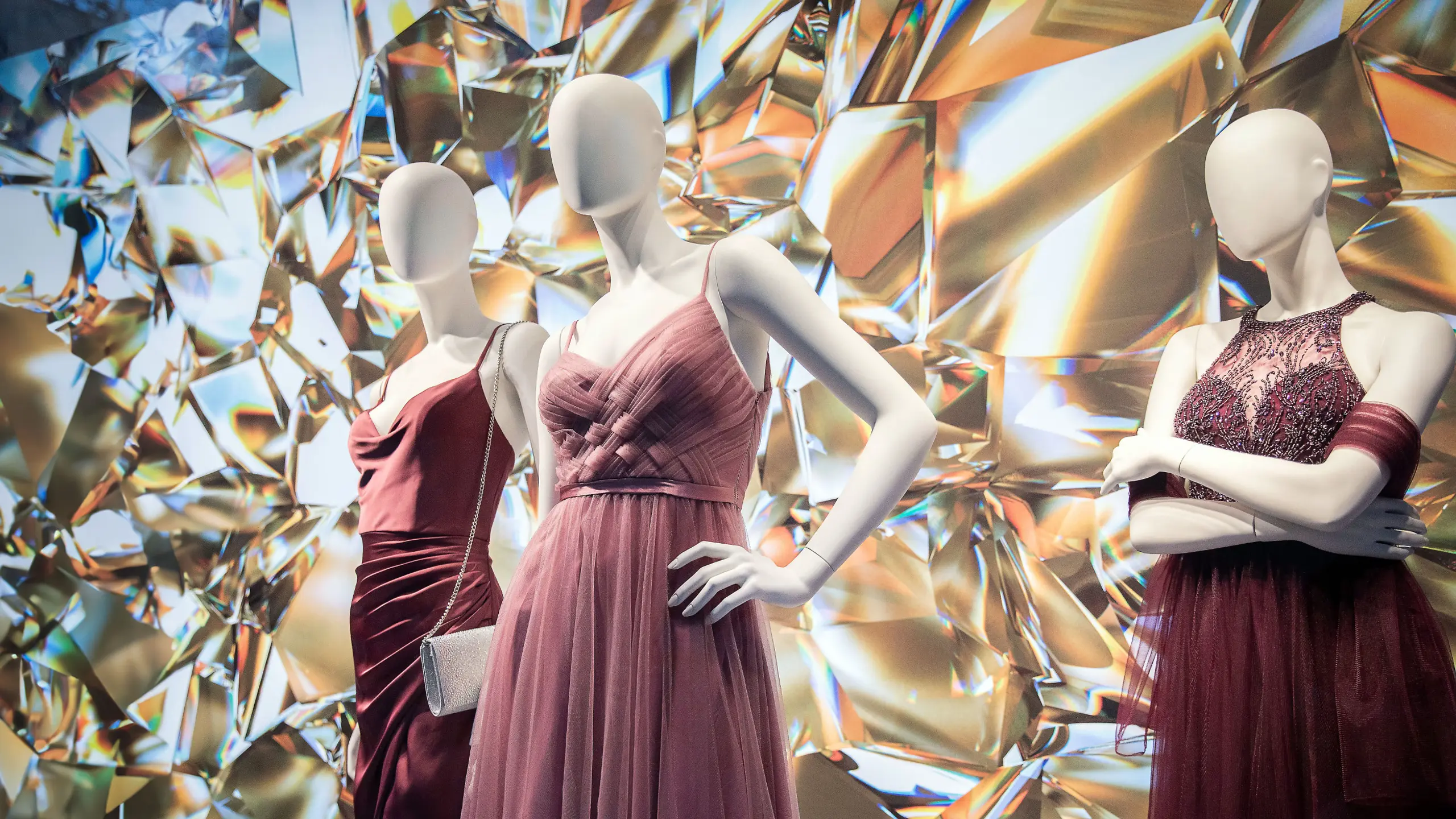 Ballkleider im Schaufenster