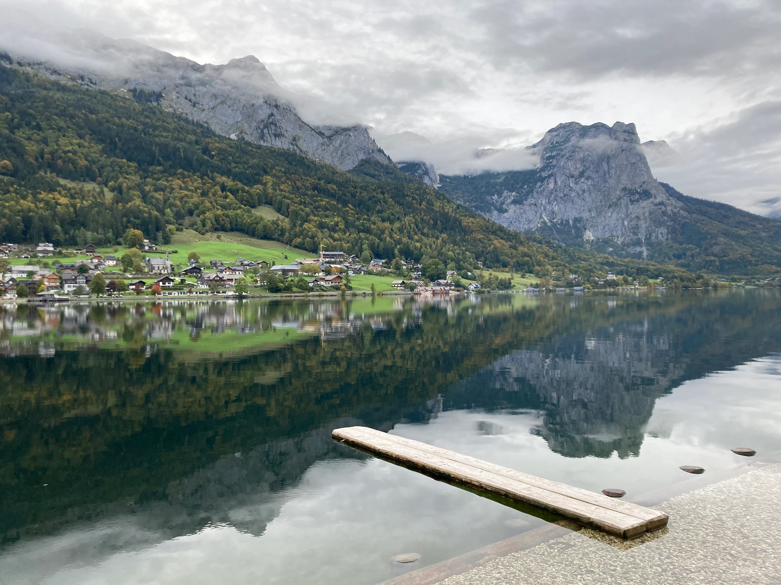 © News.at Blurred image background