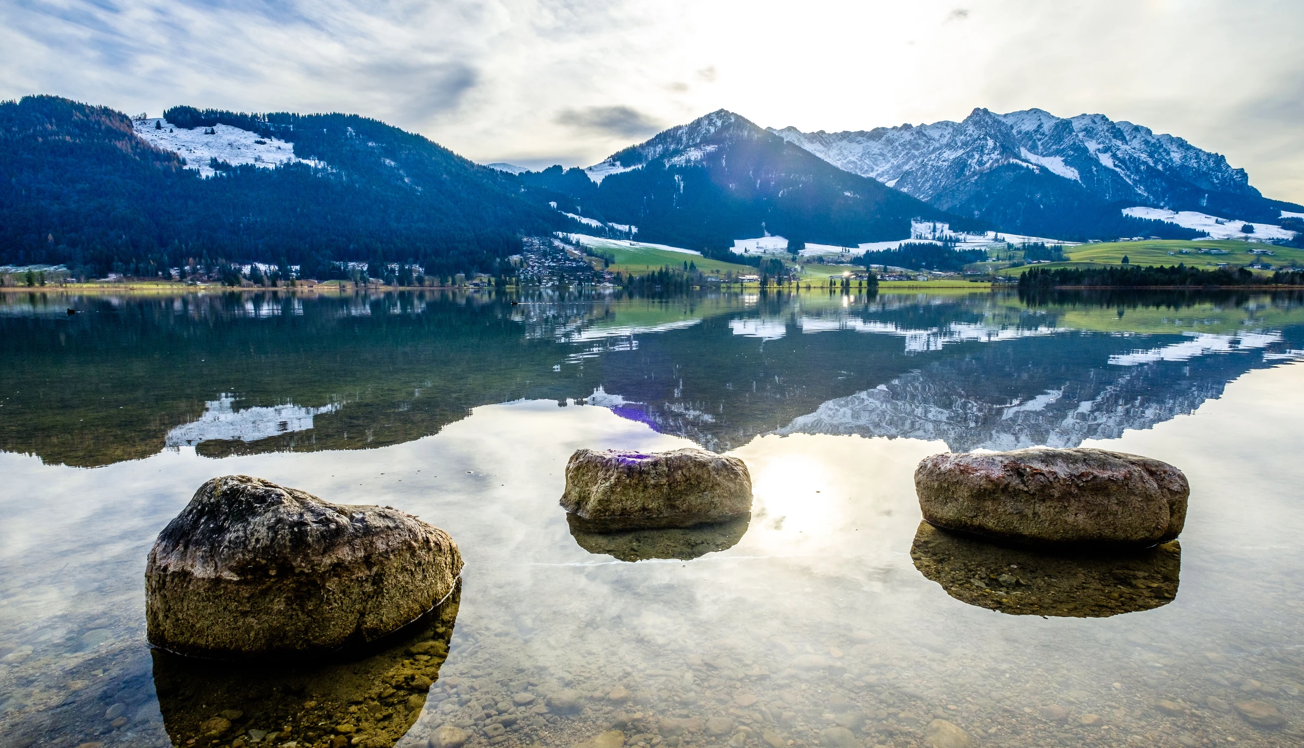 Der Walchsee liegt im Naturschutzgebiet Schwemm und überzeugt mit seiner fantastischen Natur.