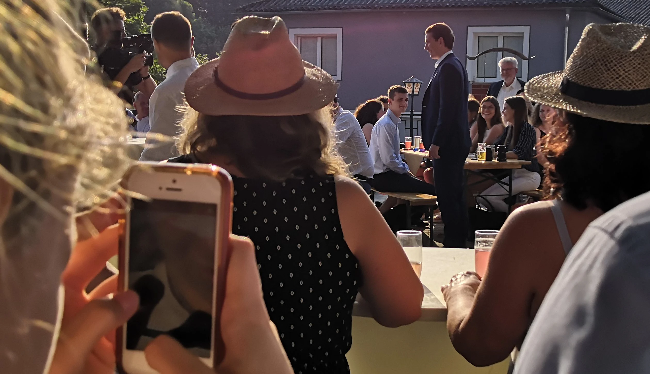 Sebastian Kurz bei seiner &quot;Gesprächs-Tour&quot; in Wilhelmsburg NÖ