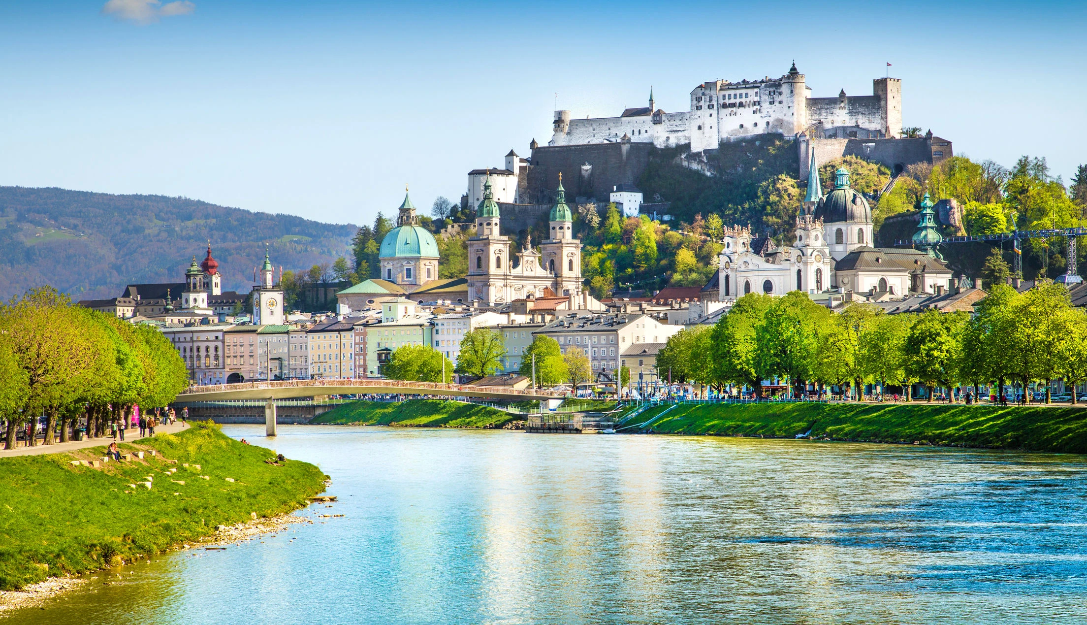 Ausflugsziele in Salzburg: Blick auf die Altstadt und die Festung Hohensalzburg.