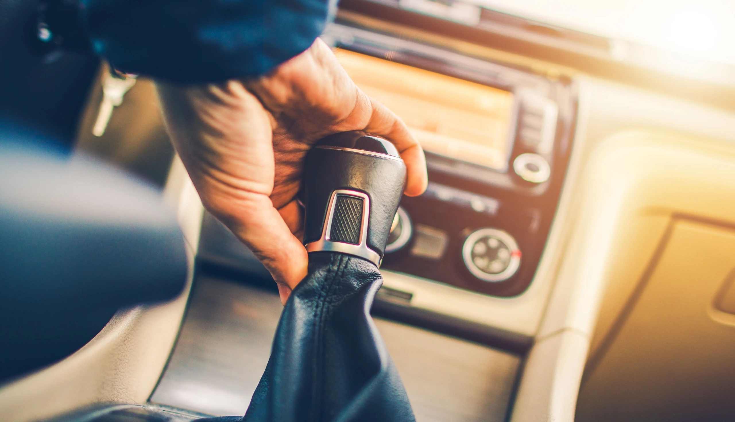 Getriebe schonen - Autofahren: So schalten Sie richtig! [5 Tipps]