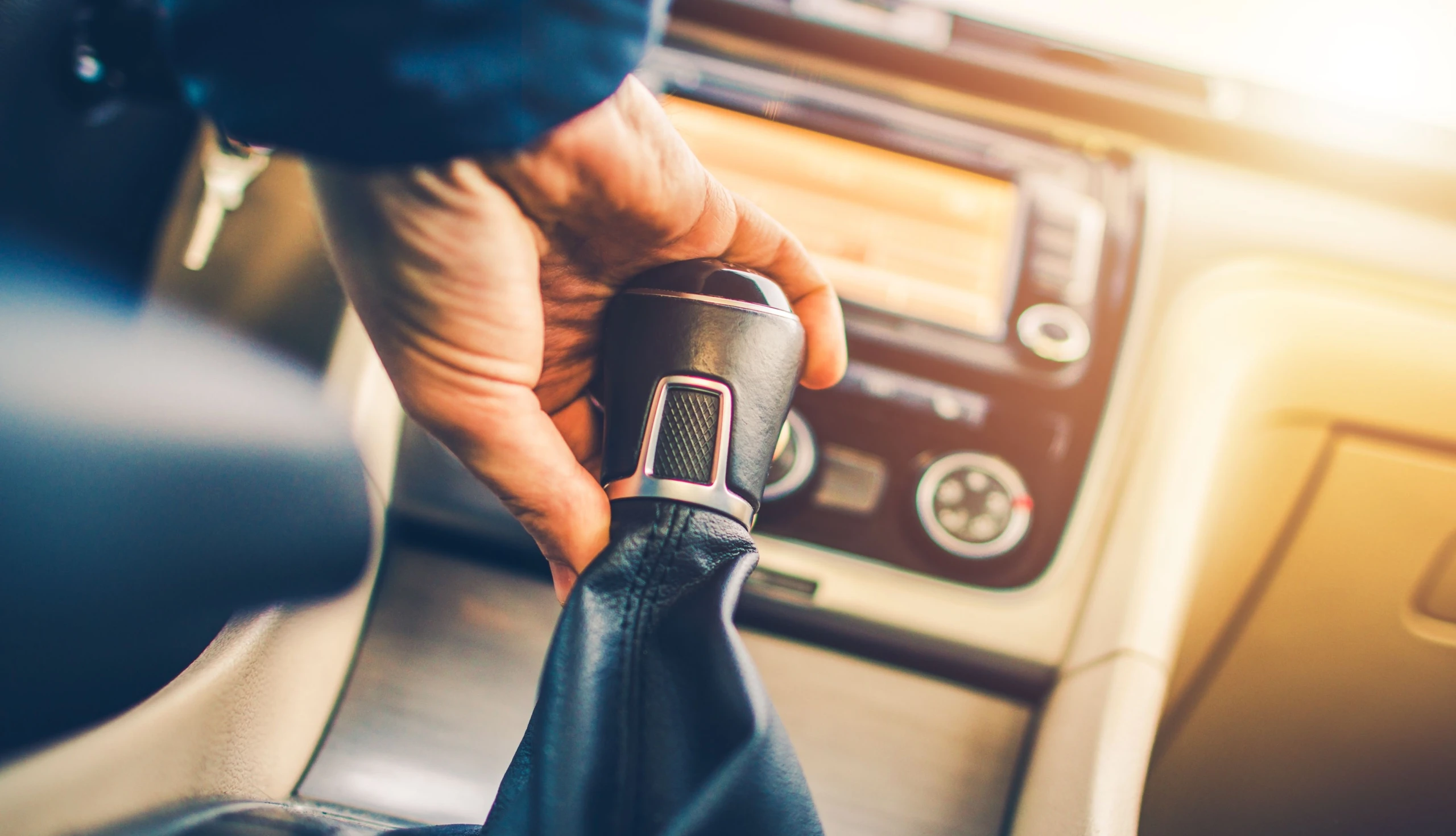 Getriebe schonen - Autofahren: So schalten Sie richtig! [5 Tipps]