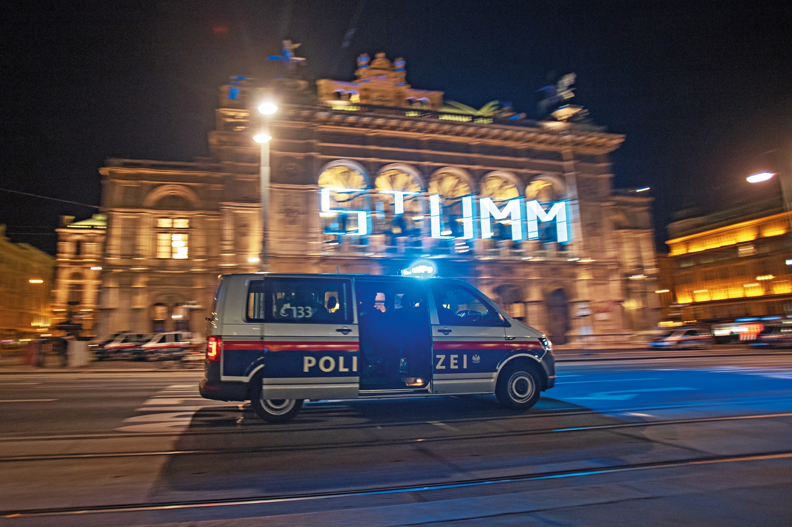 © ALEX HALADA / picturedesk.com Blurred image background