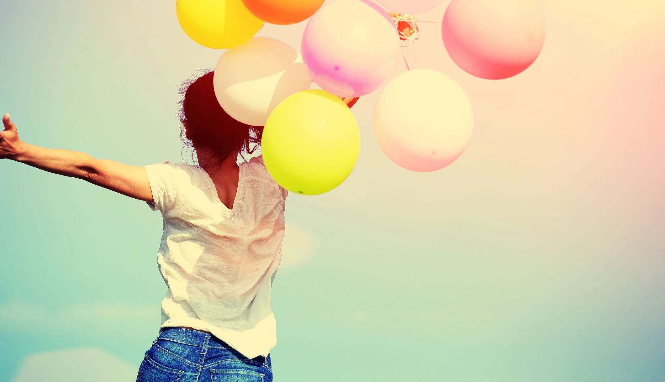 Frau mit Luftballons