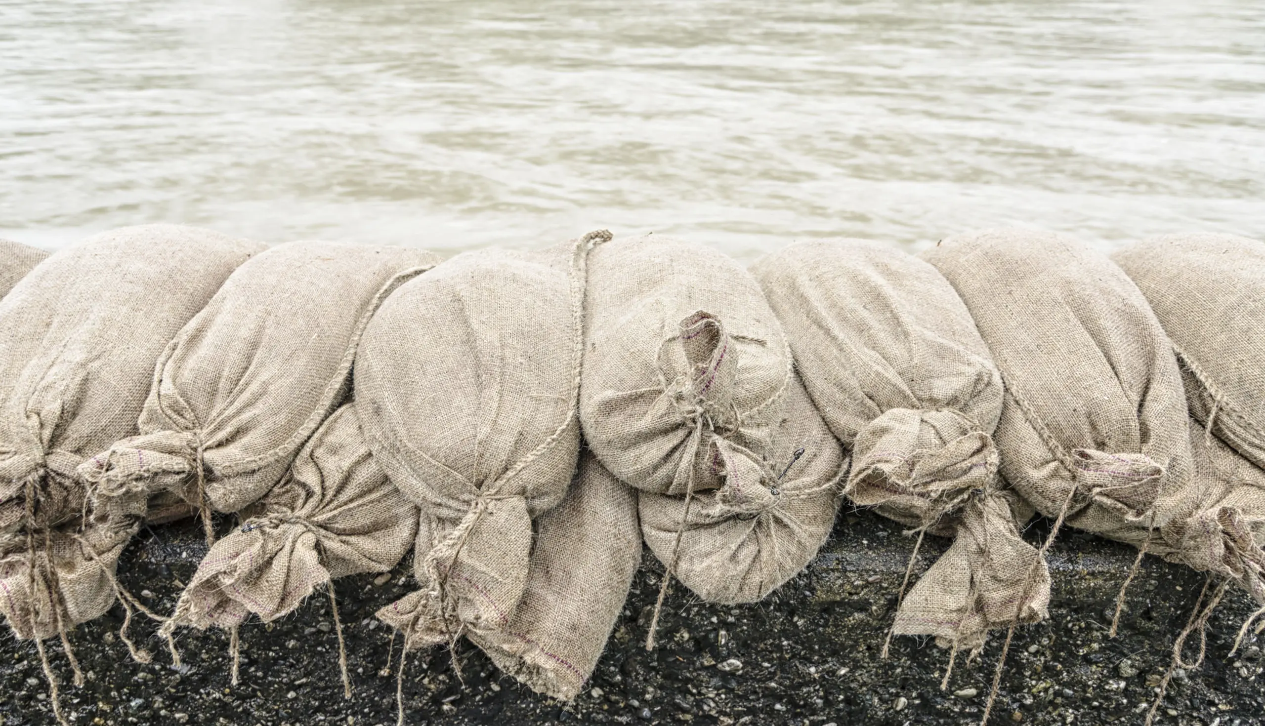 Hochwasser, Sandsäcke