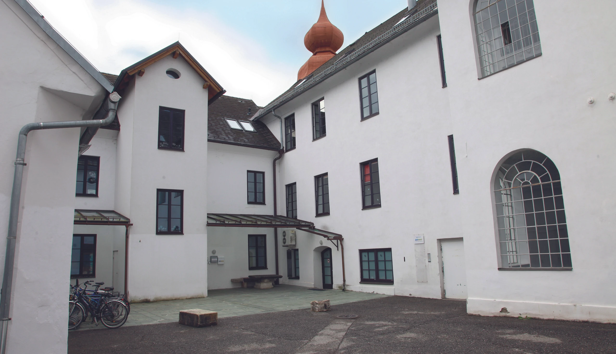 Die seltsame Welt der Lais-Schulen
