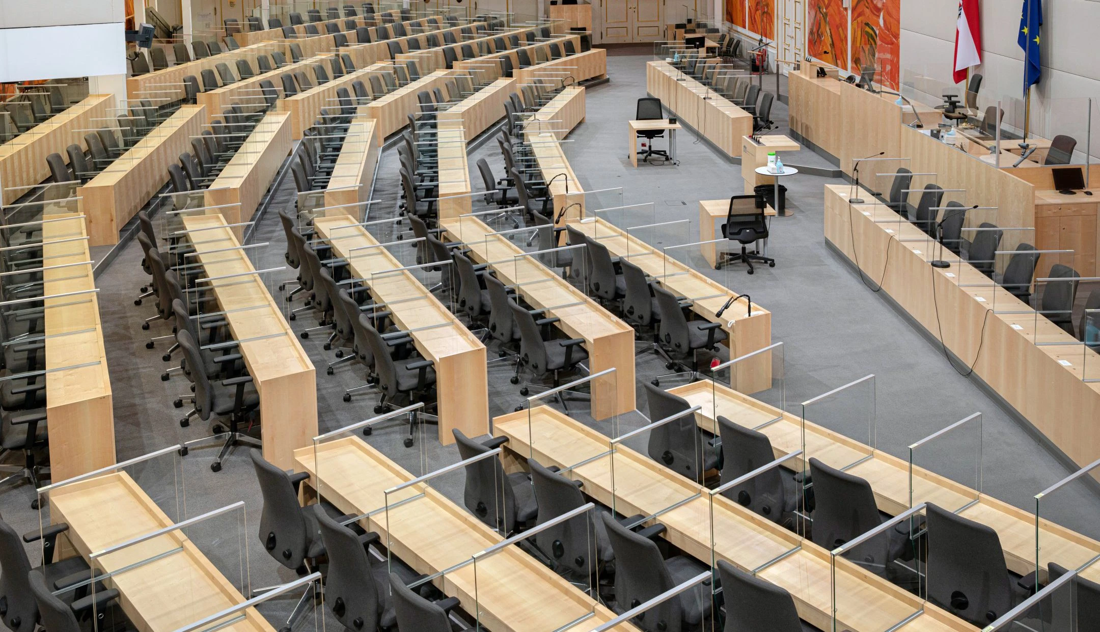 Nationalrat: Hier sitzen Regierungs- und Oppositionsparteien
