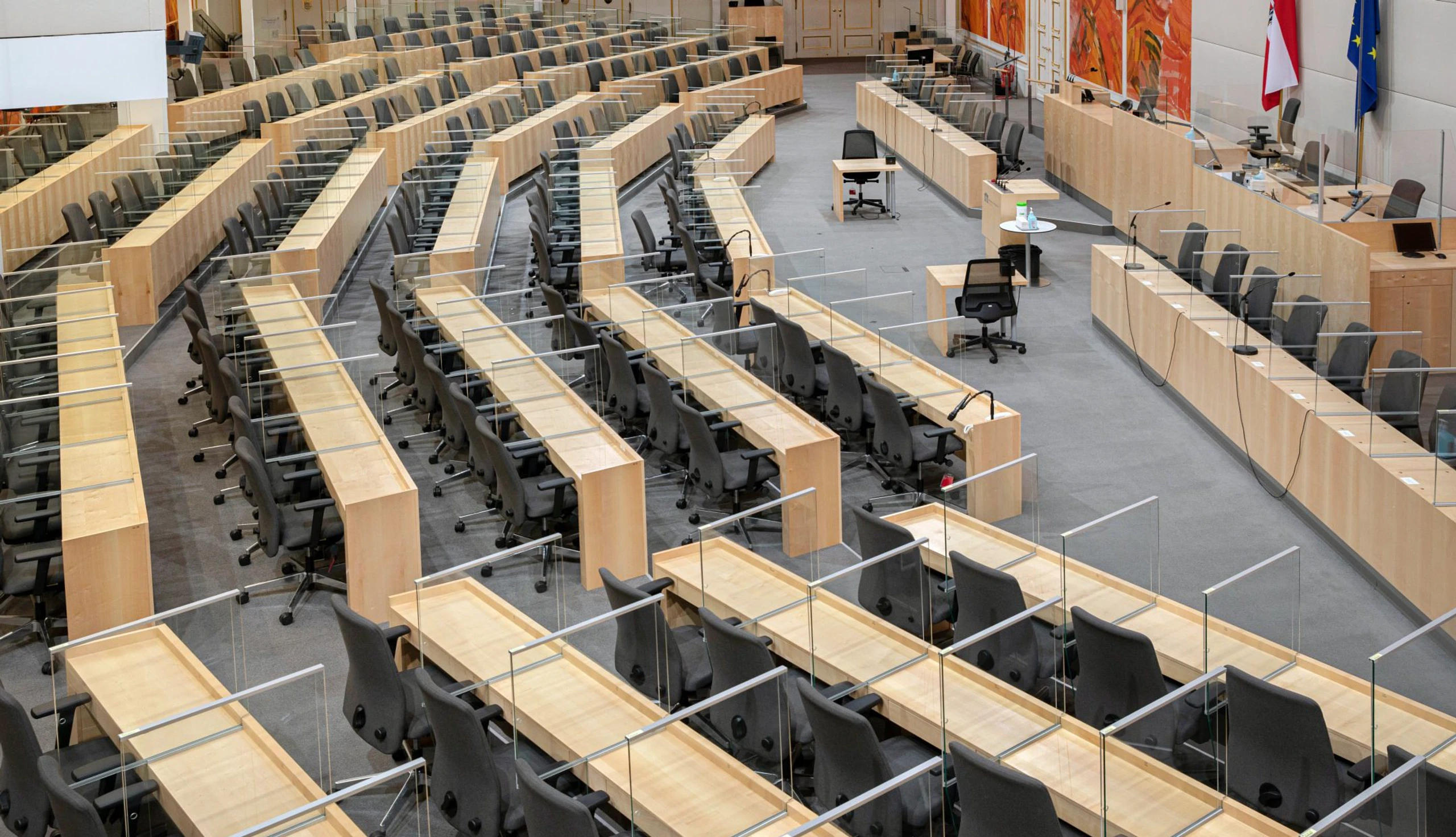 Nationalrat: Hier sitzen Regierungs- und Oppositionsparteien
