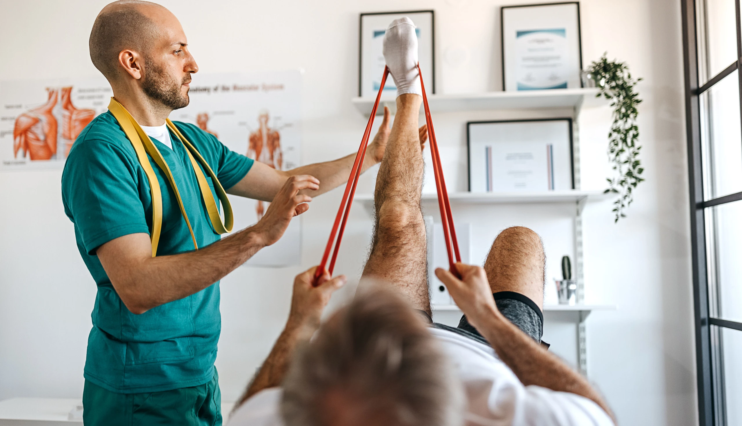 Physiotherapeut bei der Arbeit: Ein gefragter Beruf