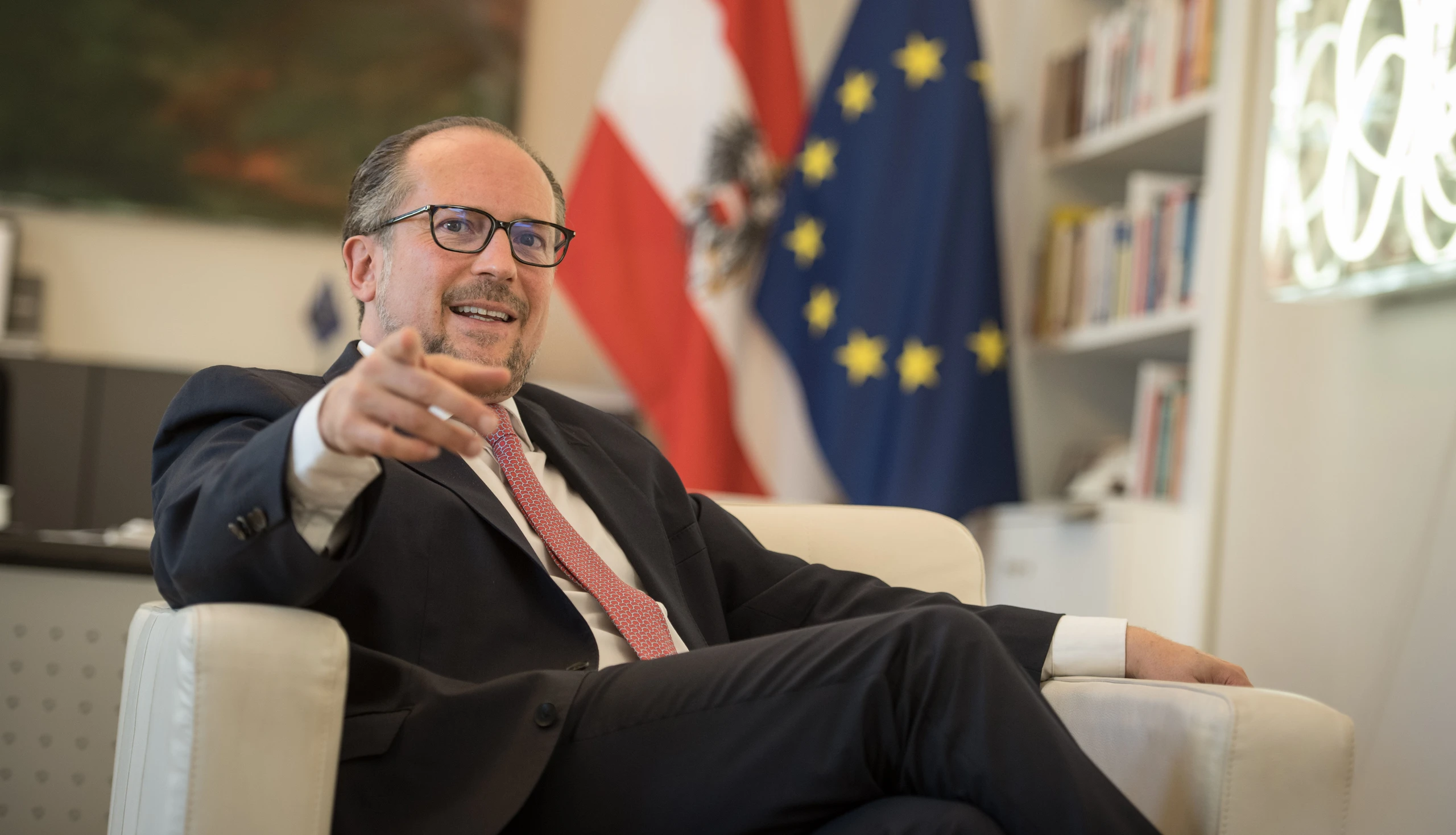 Alexander Schallenberg: Vom Außenminister zum Kanzler und wieder zurück