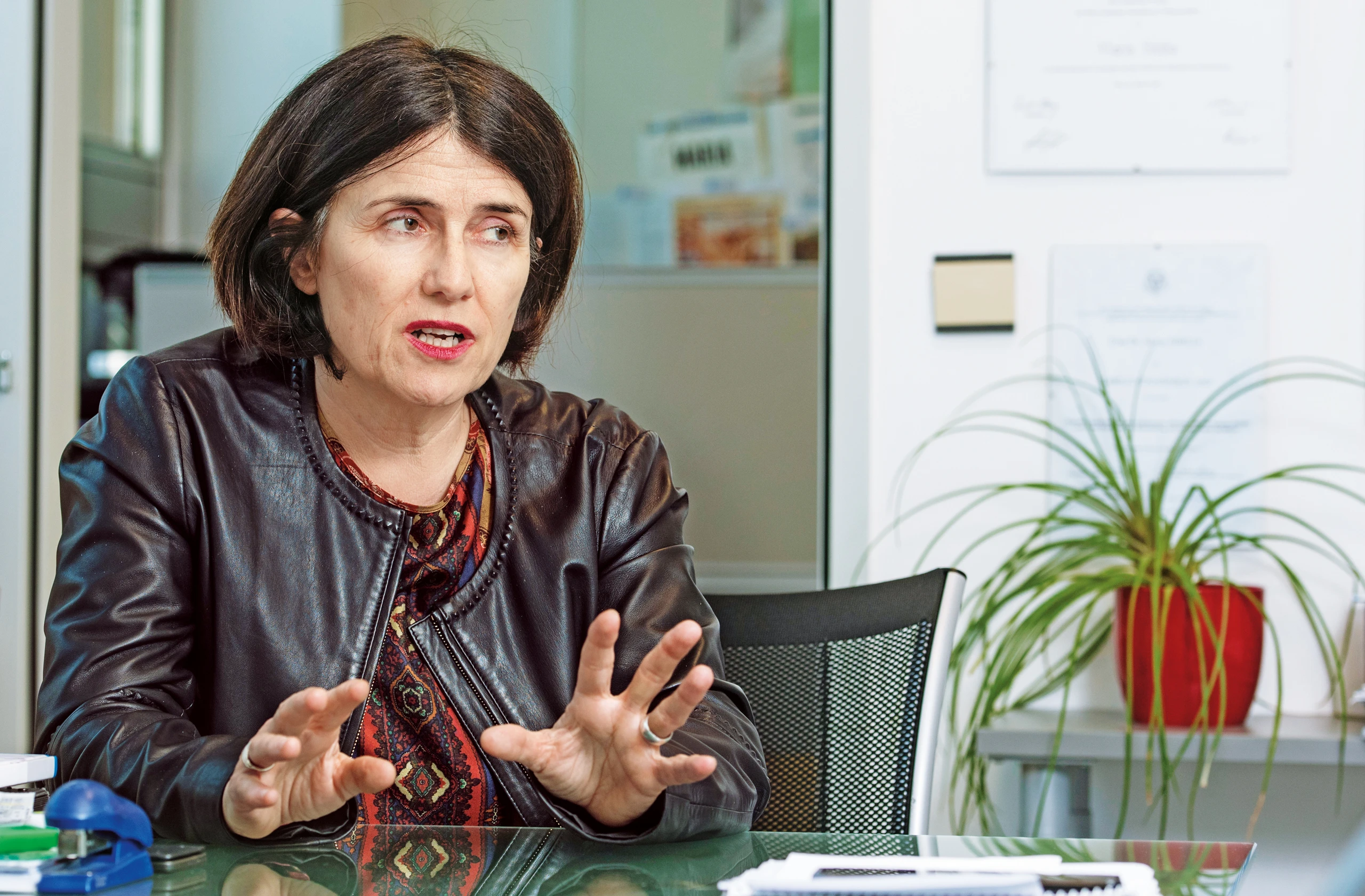 © Ricardo Herrgott Blurred image background