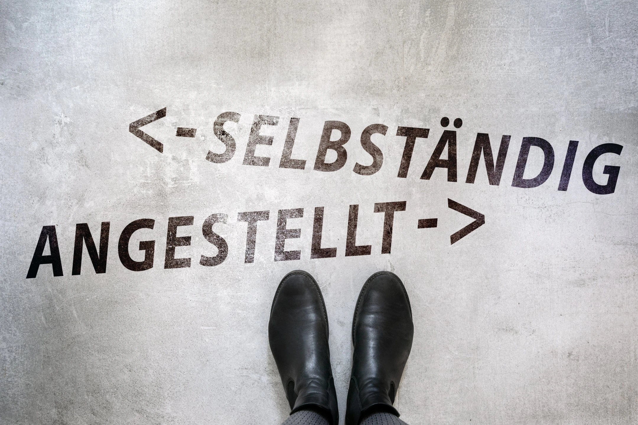 Angestellt versus Selbstständig: Die Vorteile und die Nachteile
