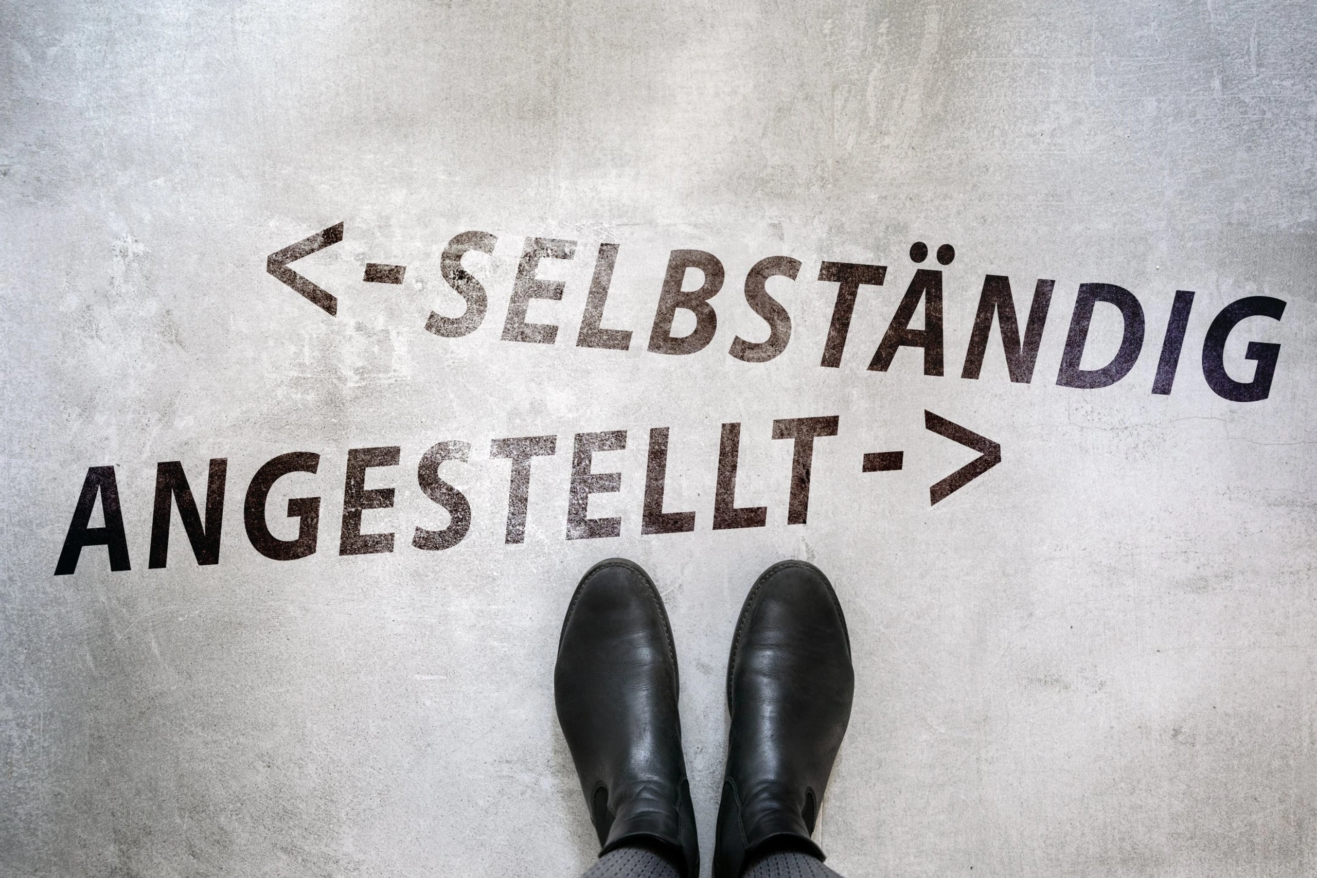 Angestellt versus Selbstständig: Die Vorteile und die Nachteile