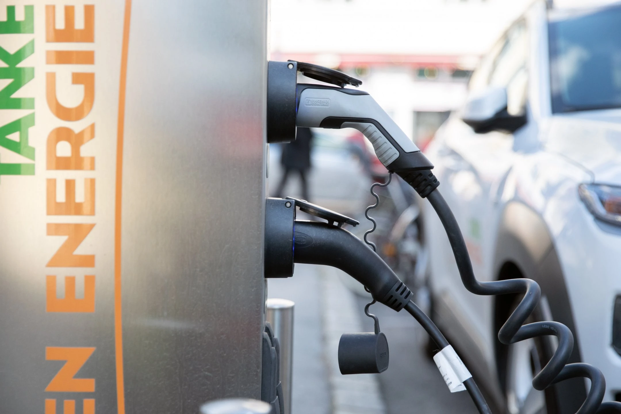 E-Autos laden: So funktioniert die Abrechnung nach Zeit oder kWh