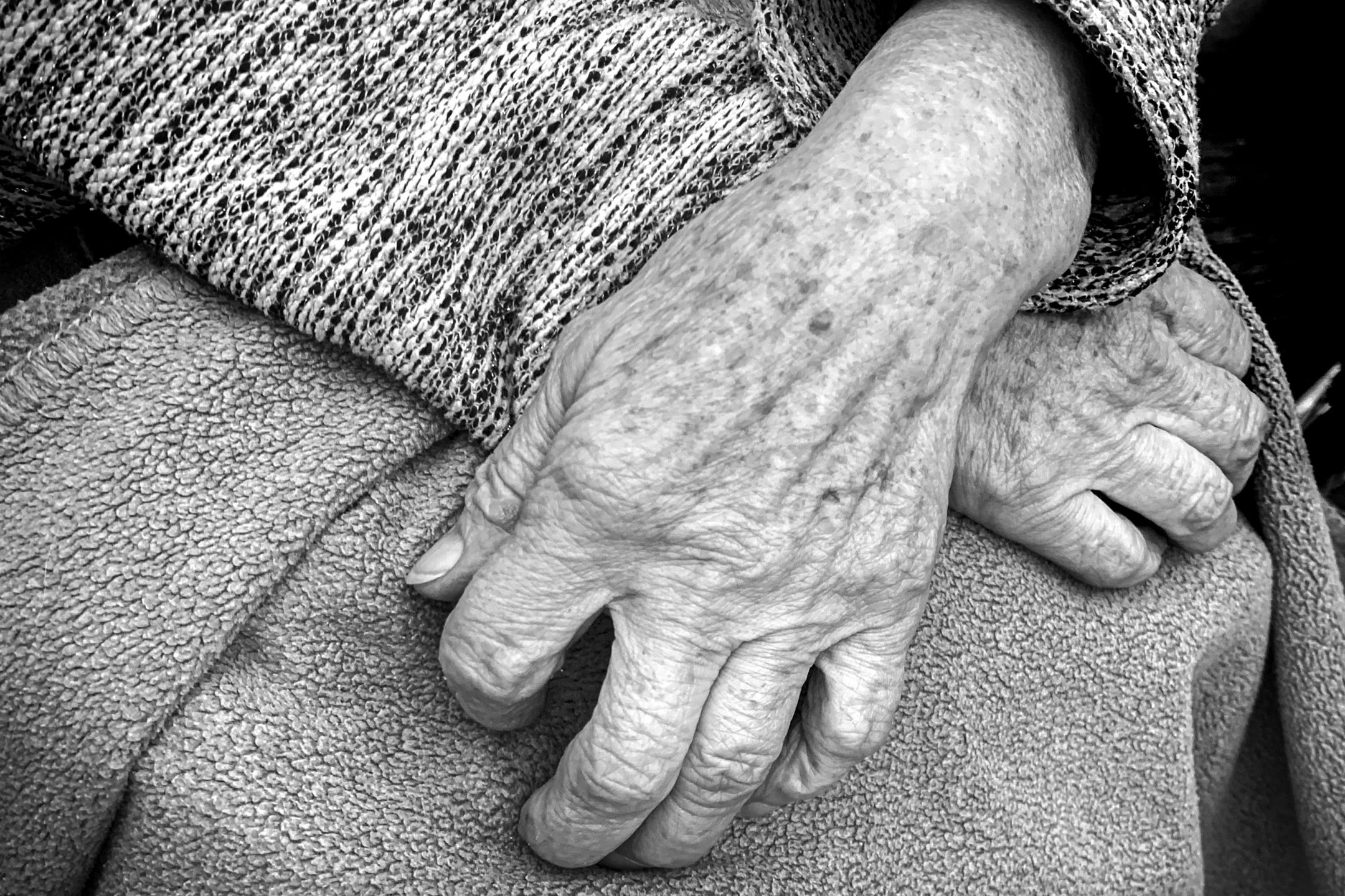 Pflege der Angehörigen: Wann man enterbt werden kann