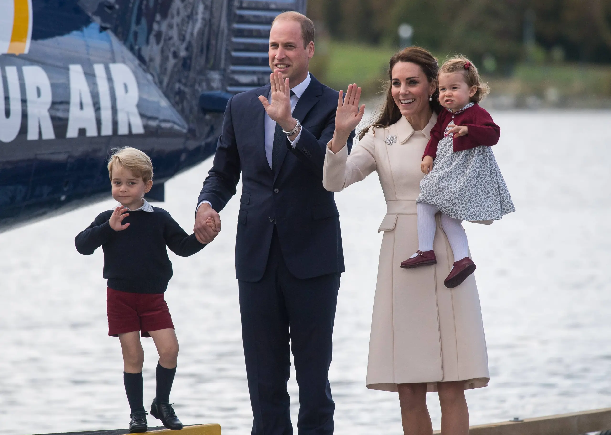 Prinz George in kurzen Hosen