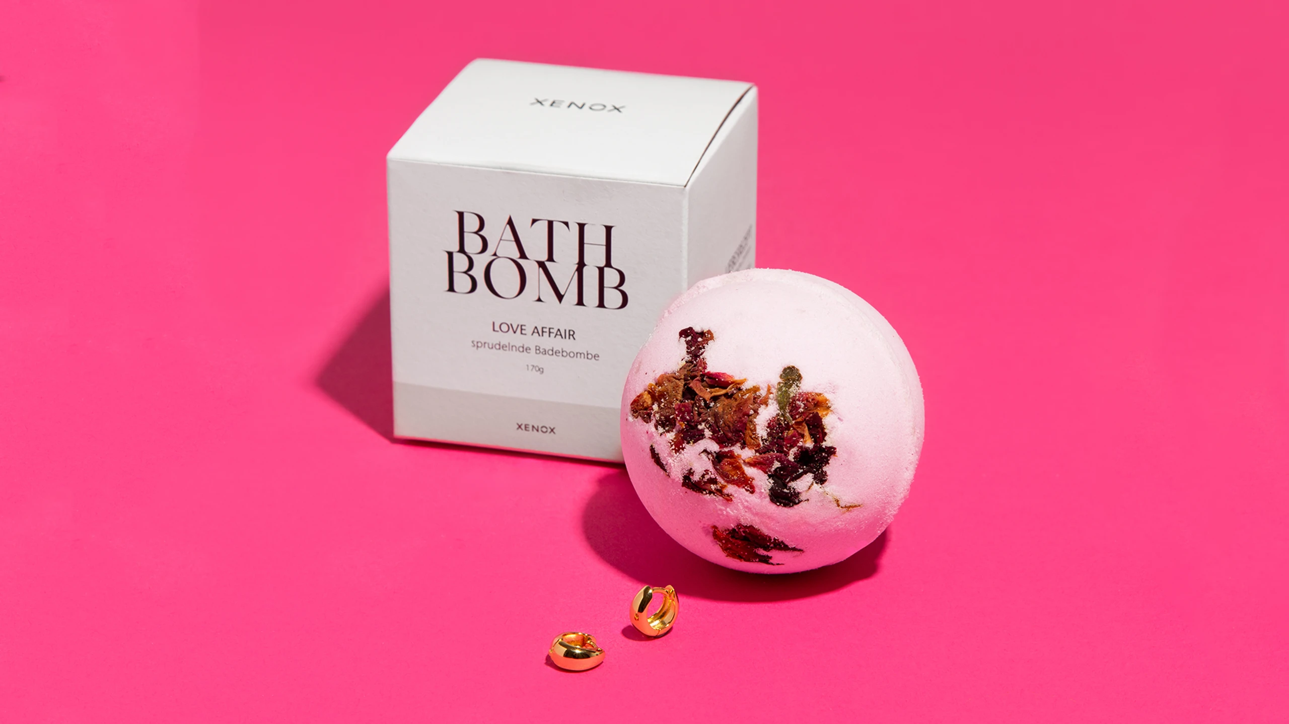 Gewinne eine Badekugel mit hochwertigen Creolen von XENOX!