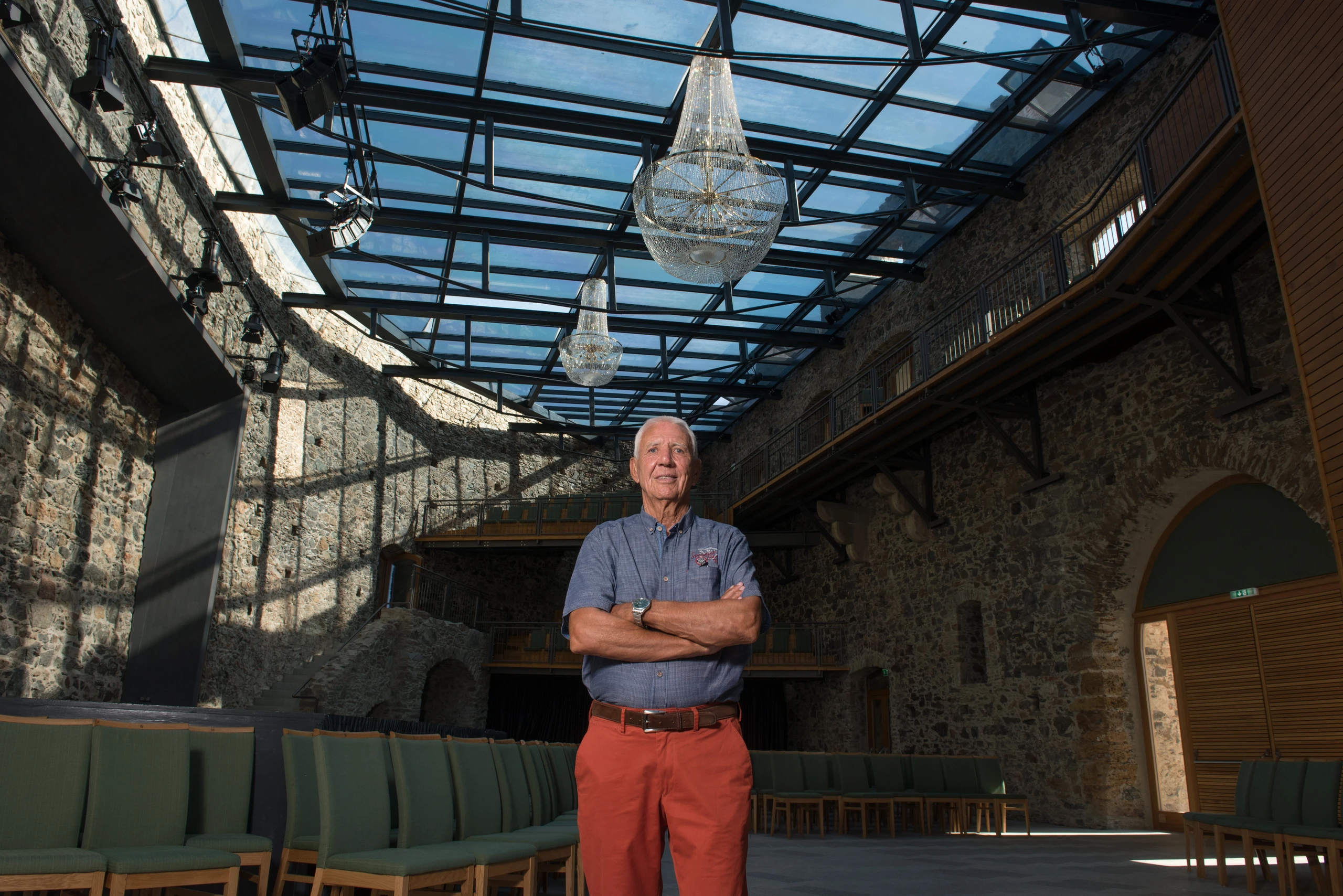 © 2023 Ricardo Herrgott Blurred image background