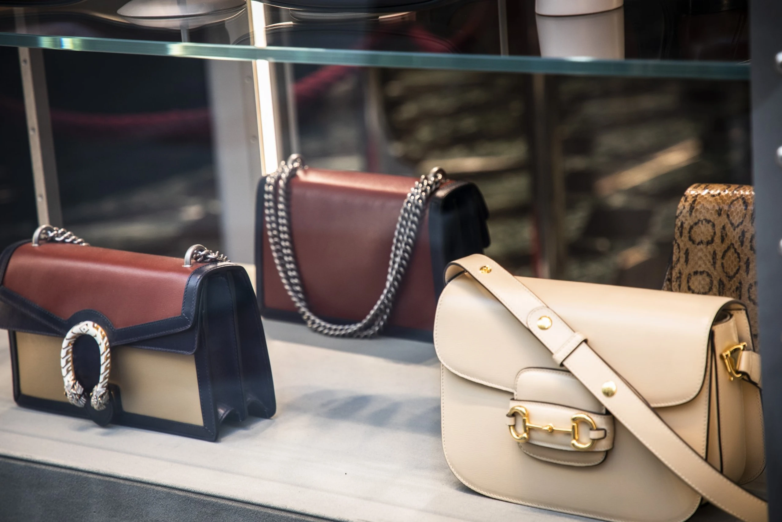 © Elke Mayr Blurred image background