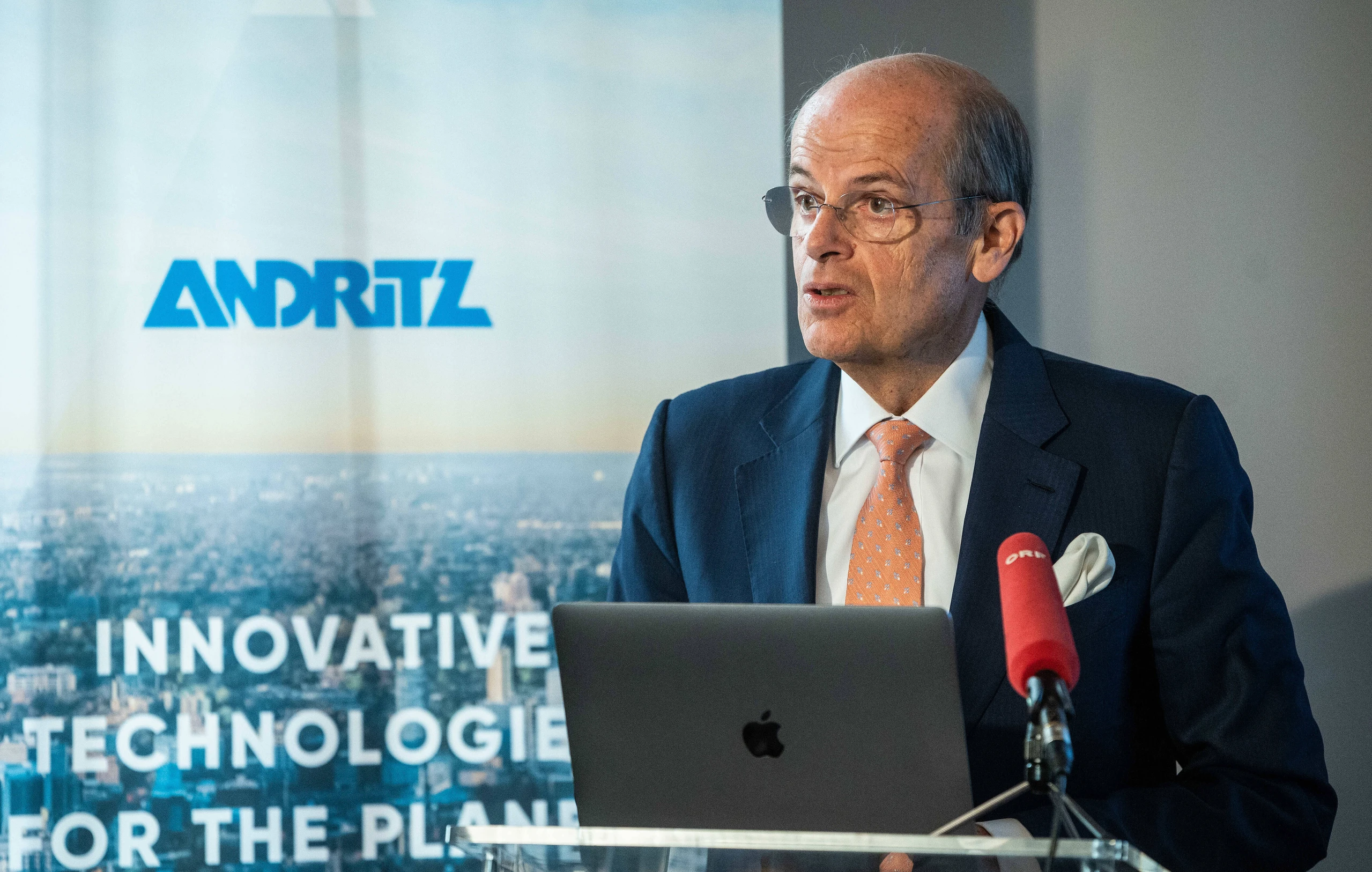 © IMAGO / SEPA.Media Blurred image background