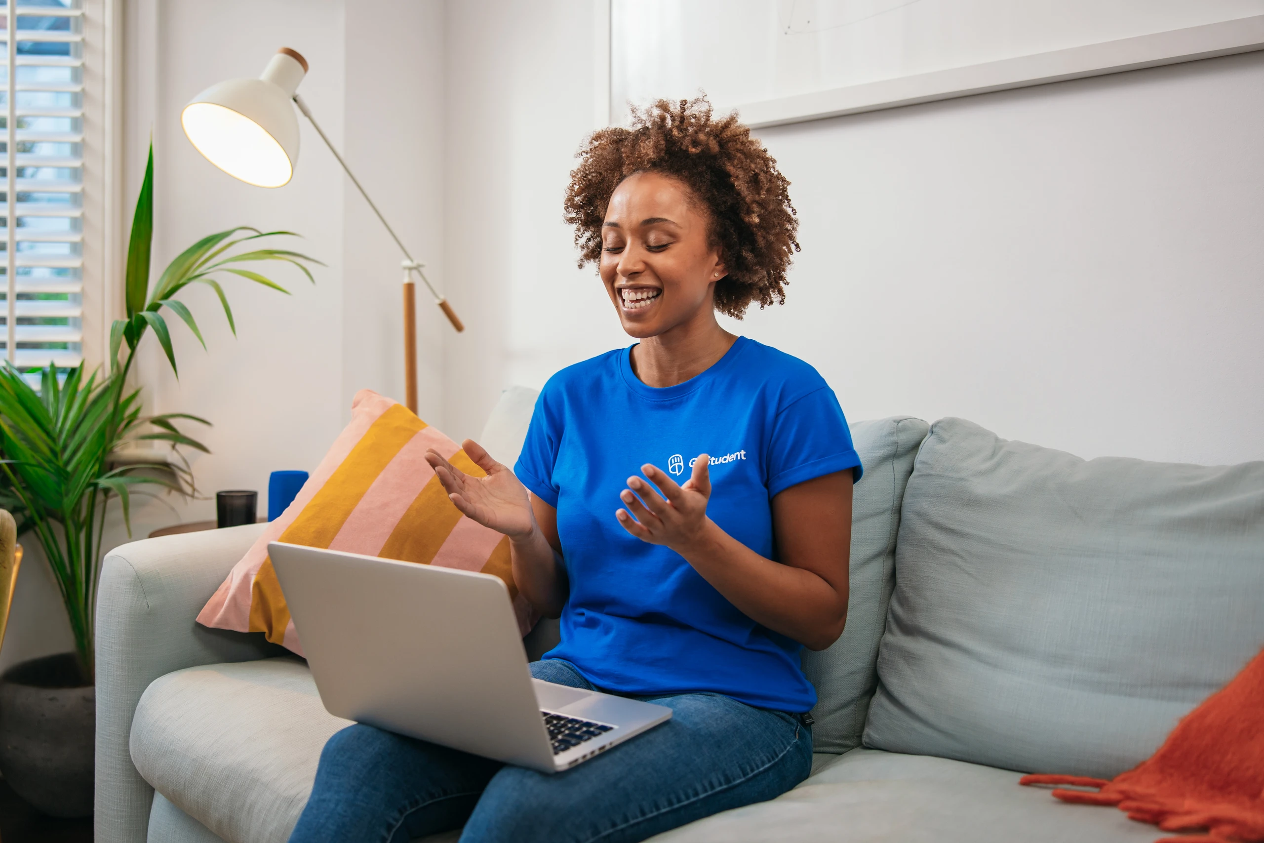 © GoStudent Blurred image background