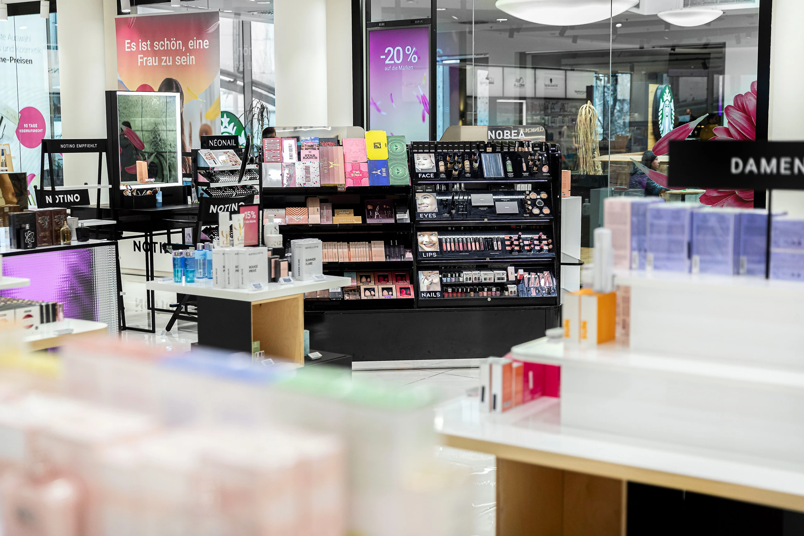 © Elke Mayr Blurred image background