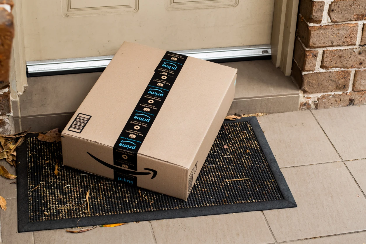 Amazon Paket vor der Haustüre