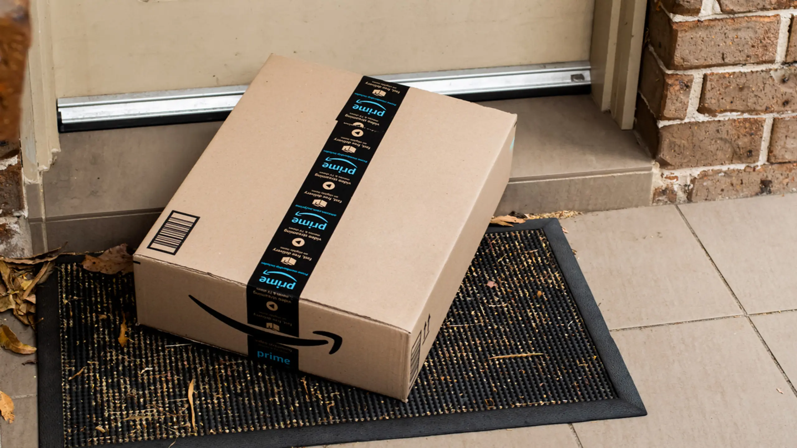 Amazon Paket vor der Haustüre