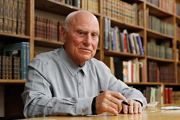 Richard Serra schuf riesige Stahlskulpturen