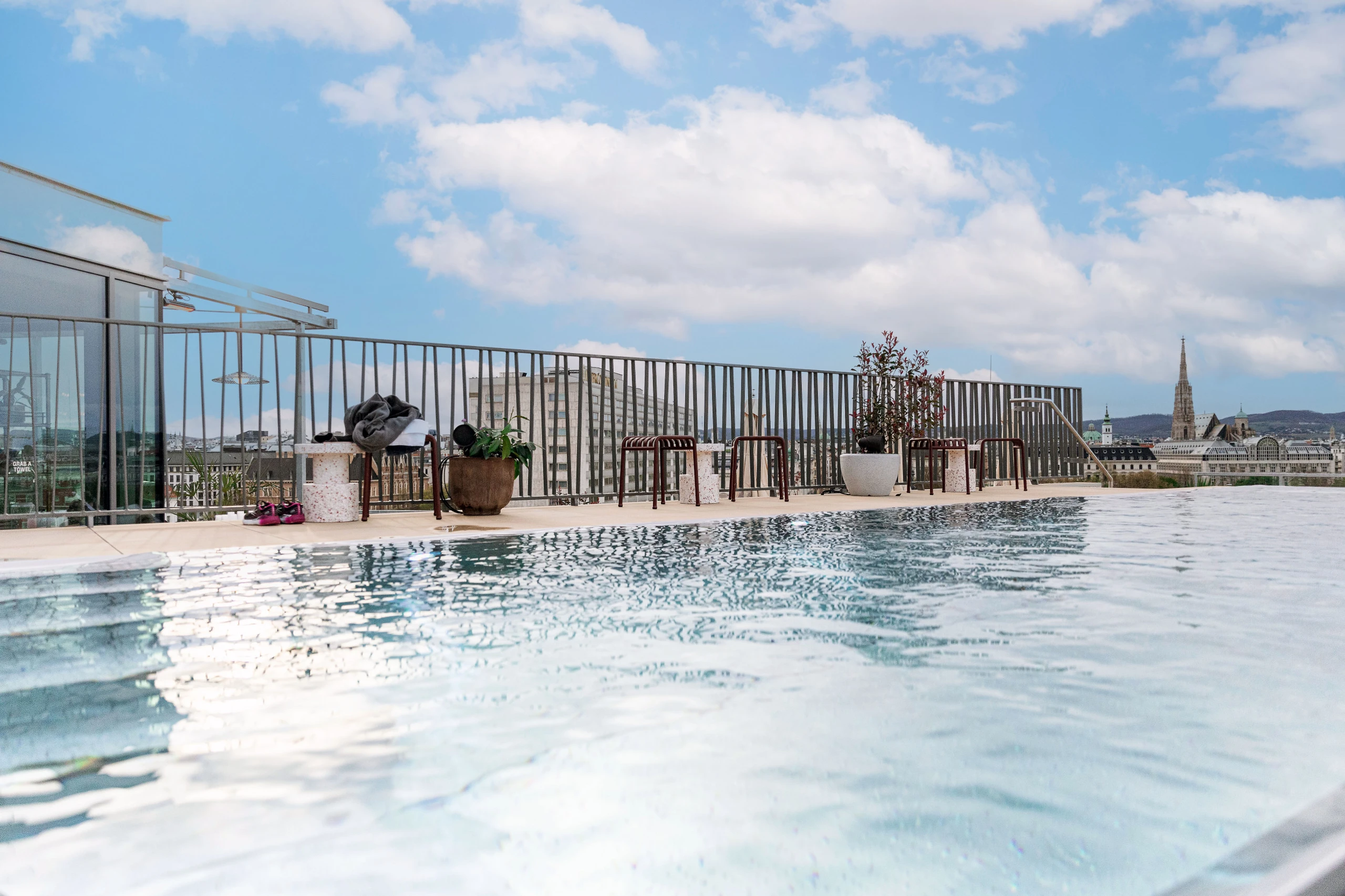 © Elke Mayr Blurred image background