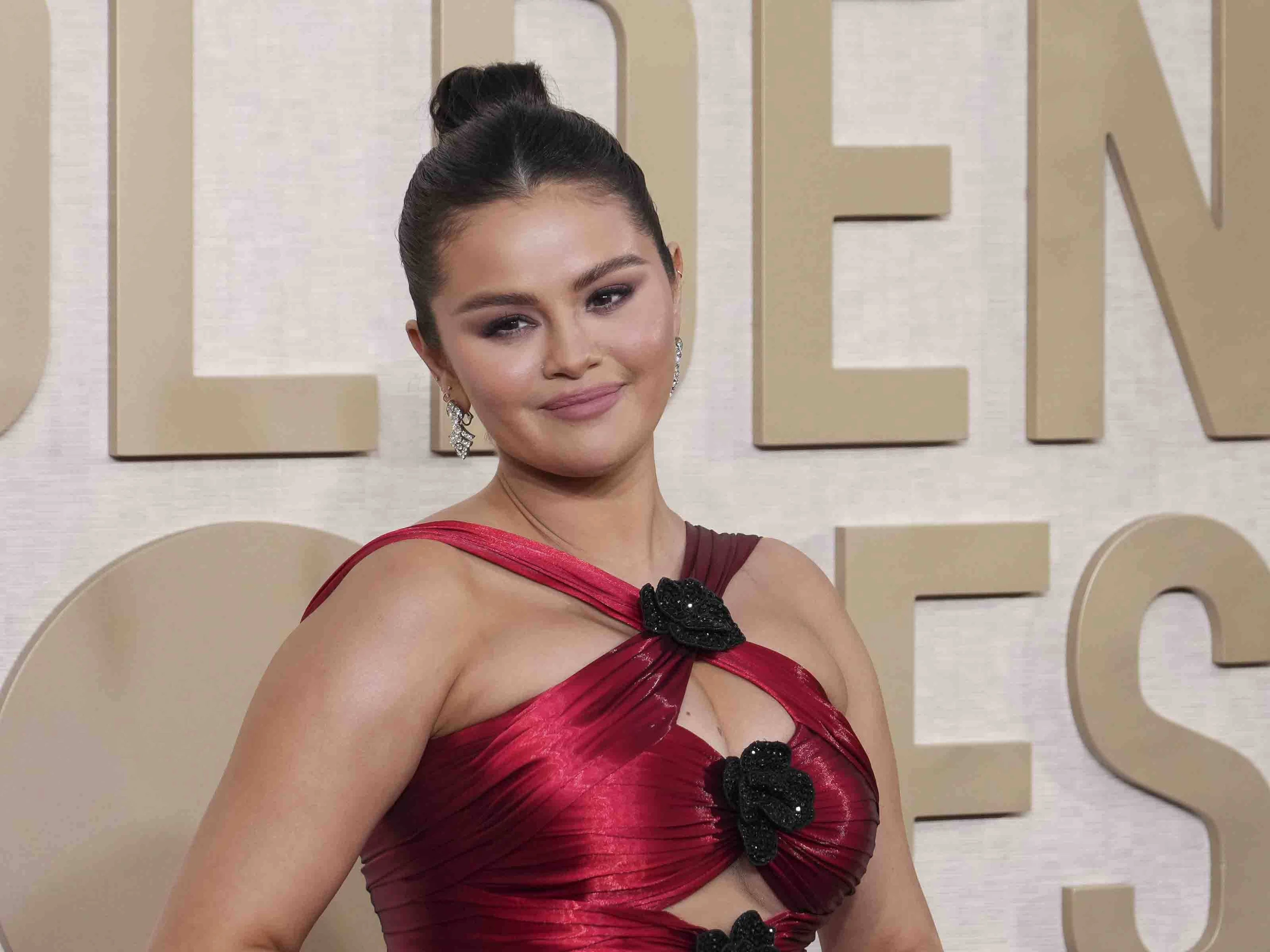 Selena Gomez, Gründerin von Rare Beauty, bei den Globes, 07.01.2024
