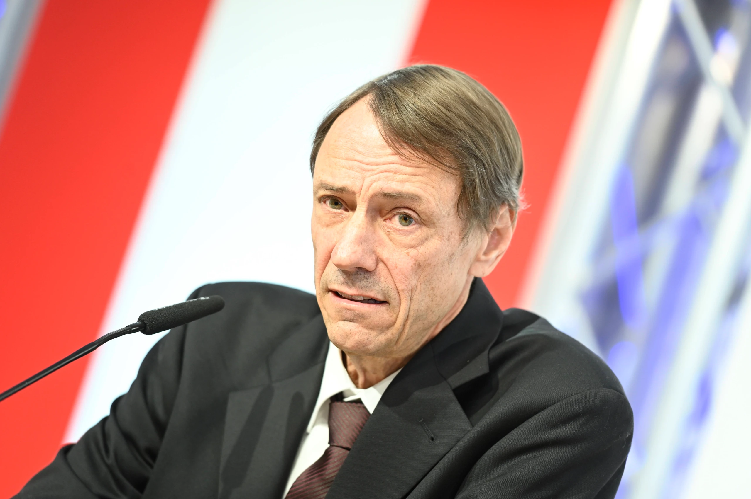 © imago images/CHROMORANGE Blurred image background