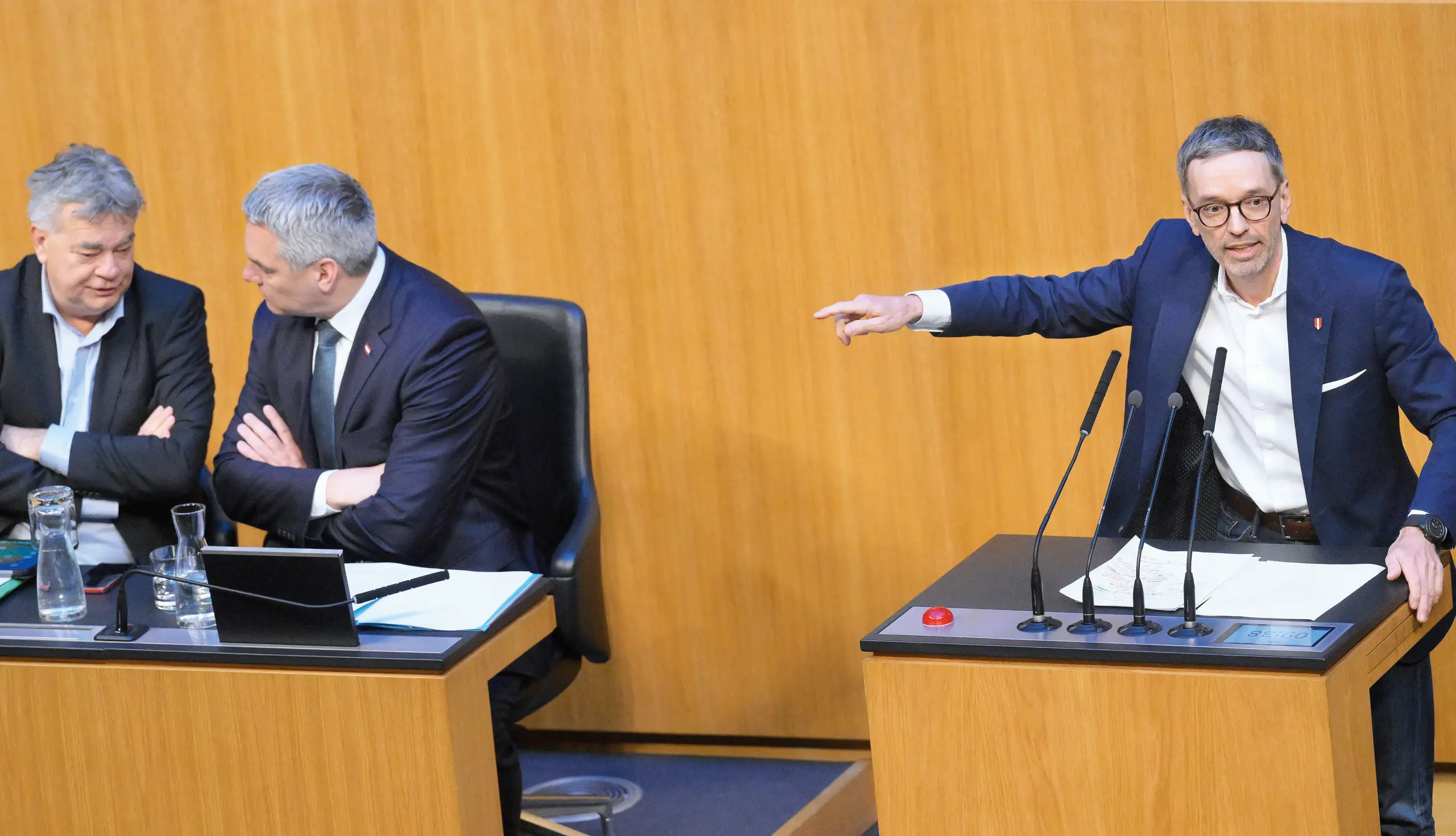 Kickl, Kogler und Nehammer im Parlament
