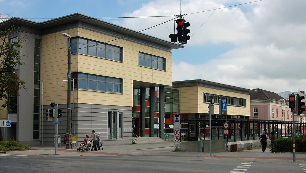 BORG Wiener Neustadt, Ecke Babenbergerring und Herzog-Leopold-Straße.