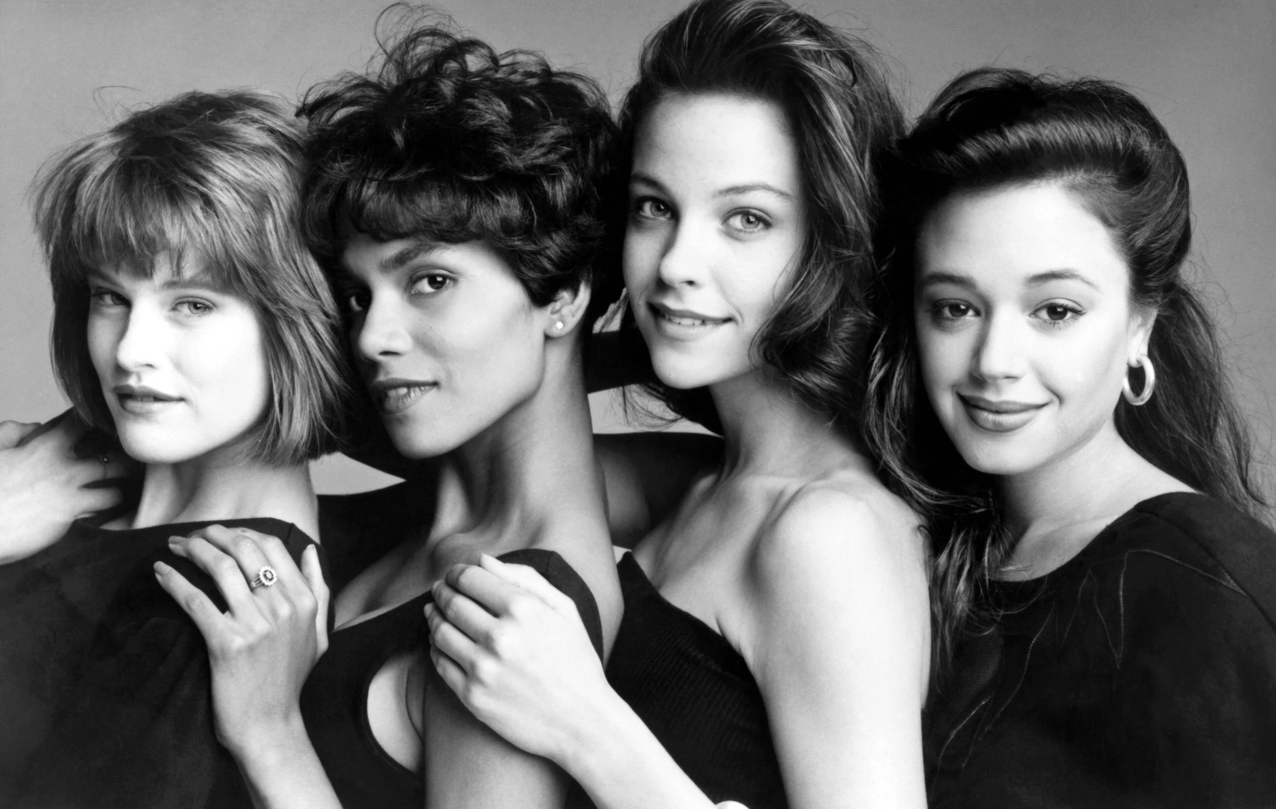 © IMAGO / Everett Collection Blurred image background