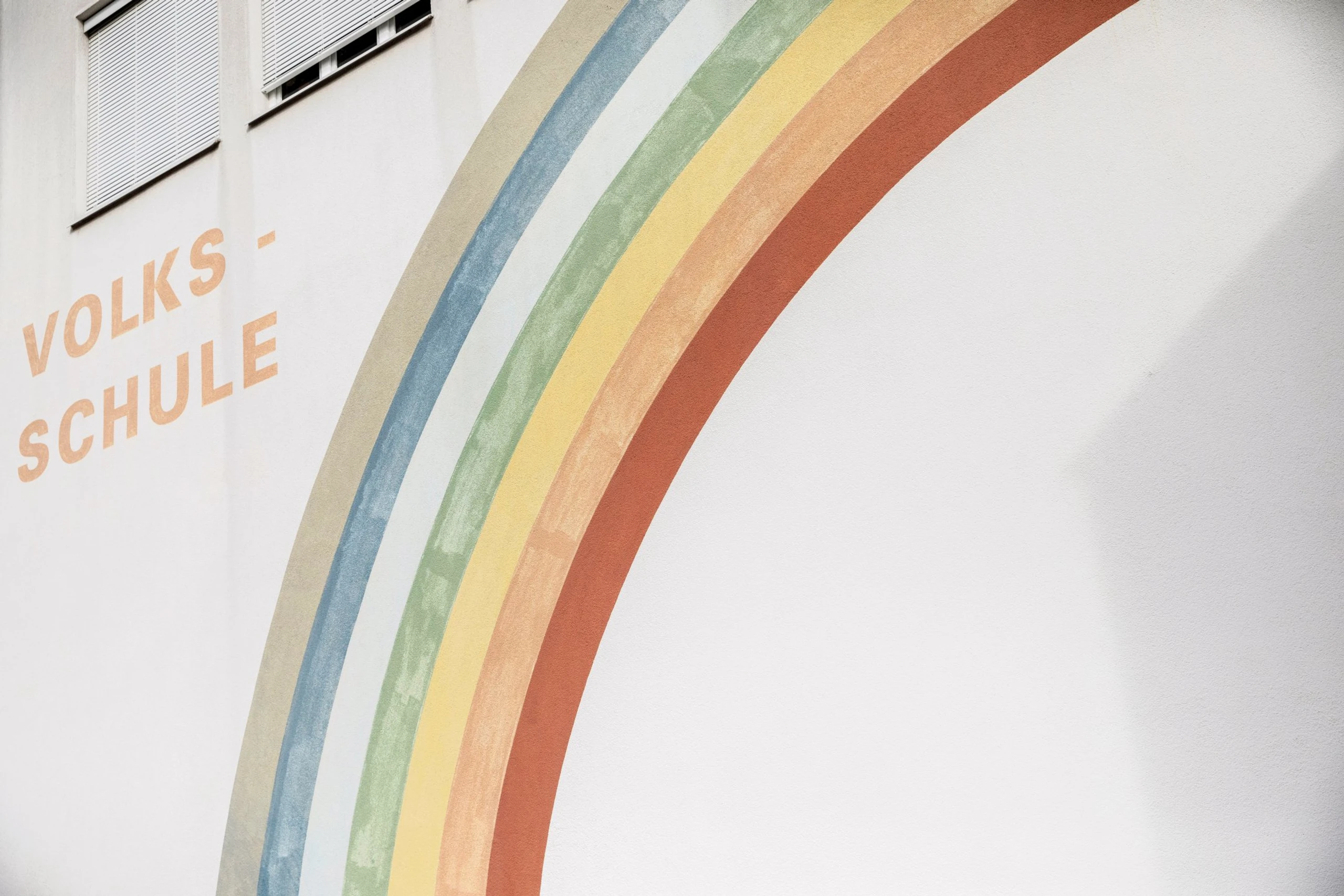 Volksschulgebäude von außen