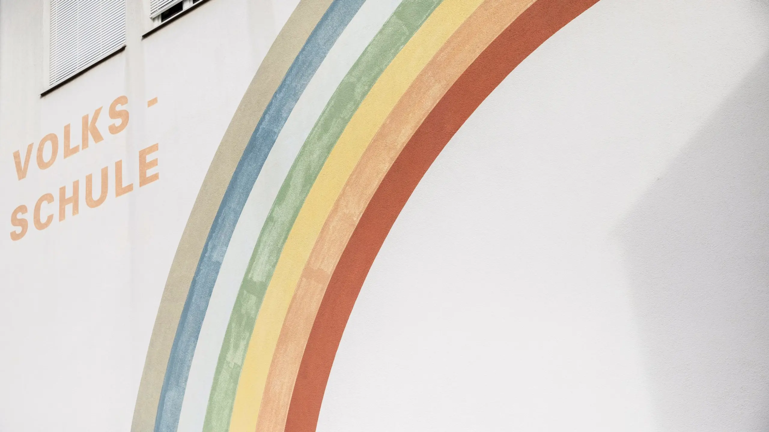 Volksschulgebäude von außen