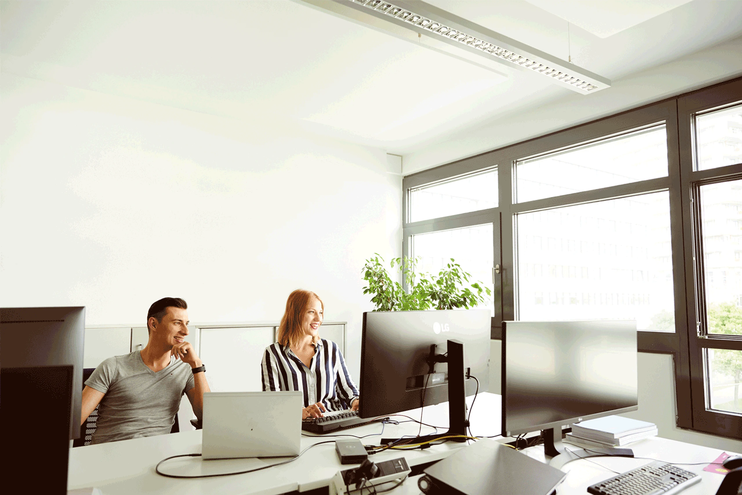 © adesso Blurred image background