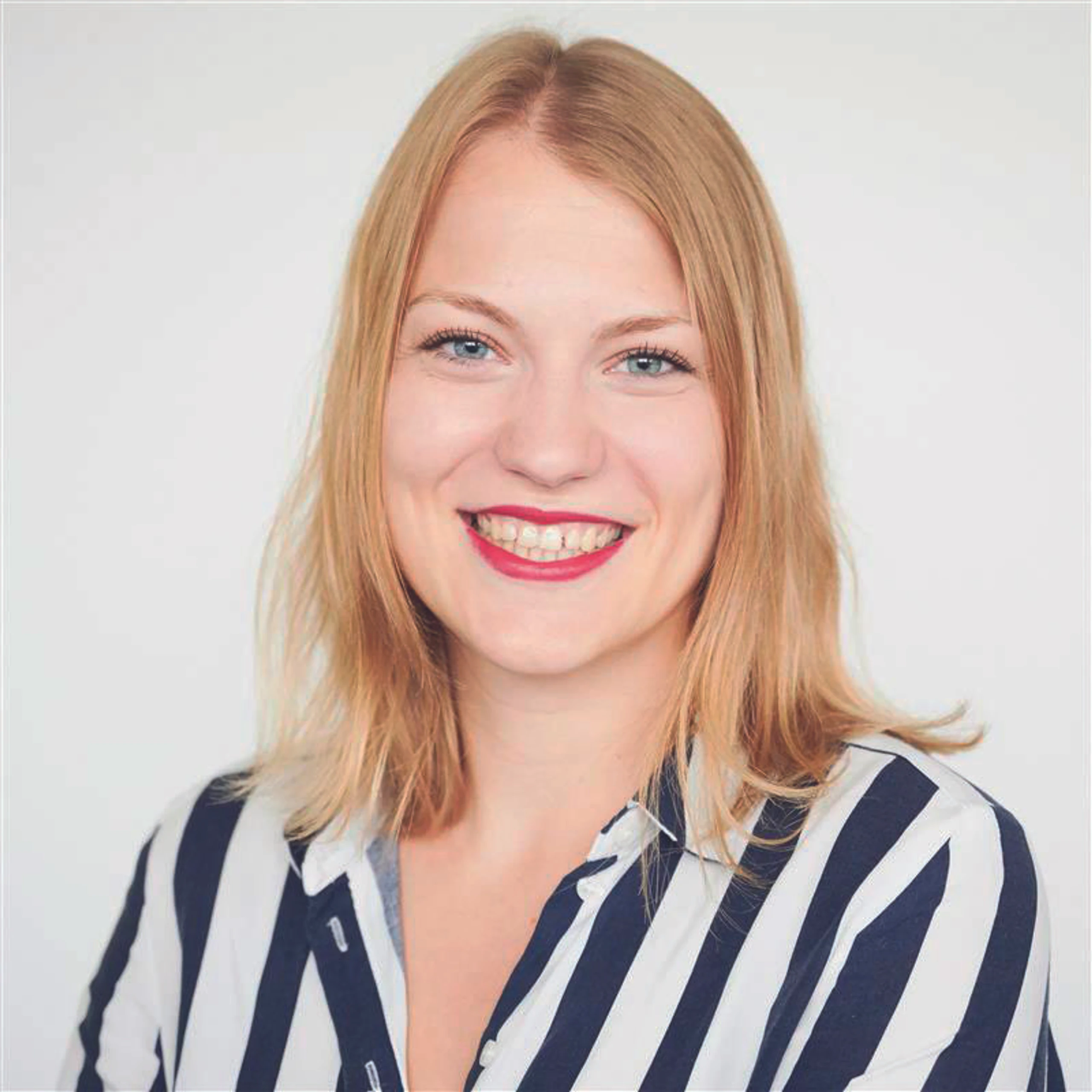 © adesso Blurred image background