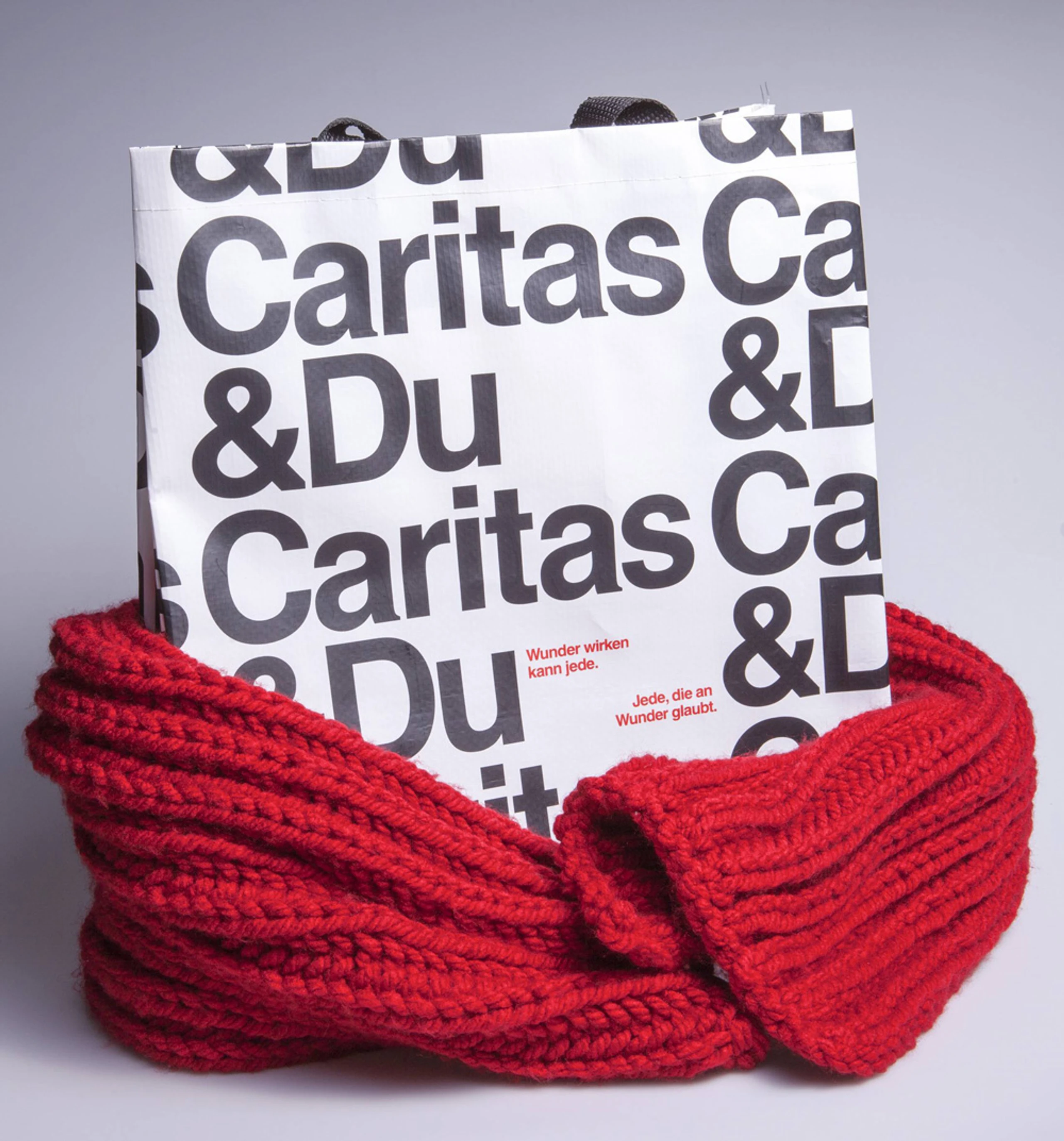 Ein Werbesackerl der Caritas.