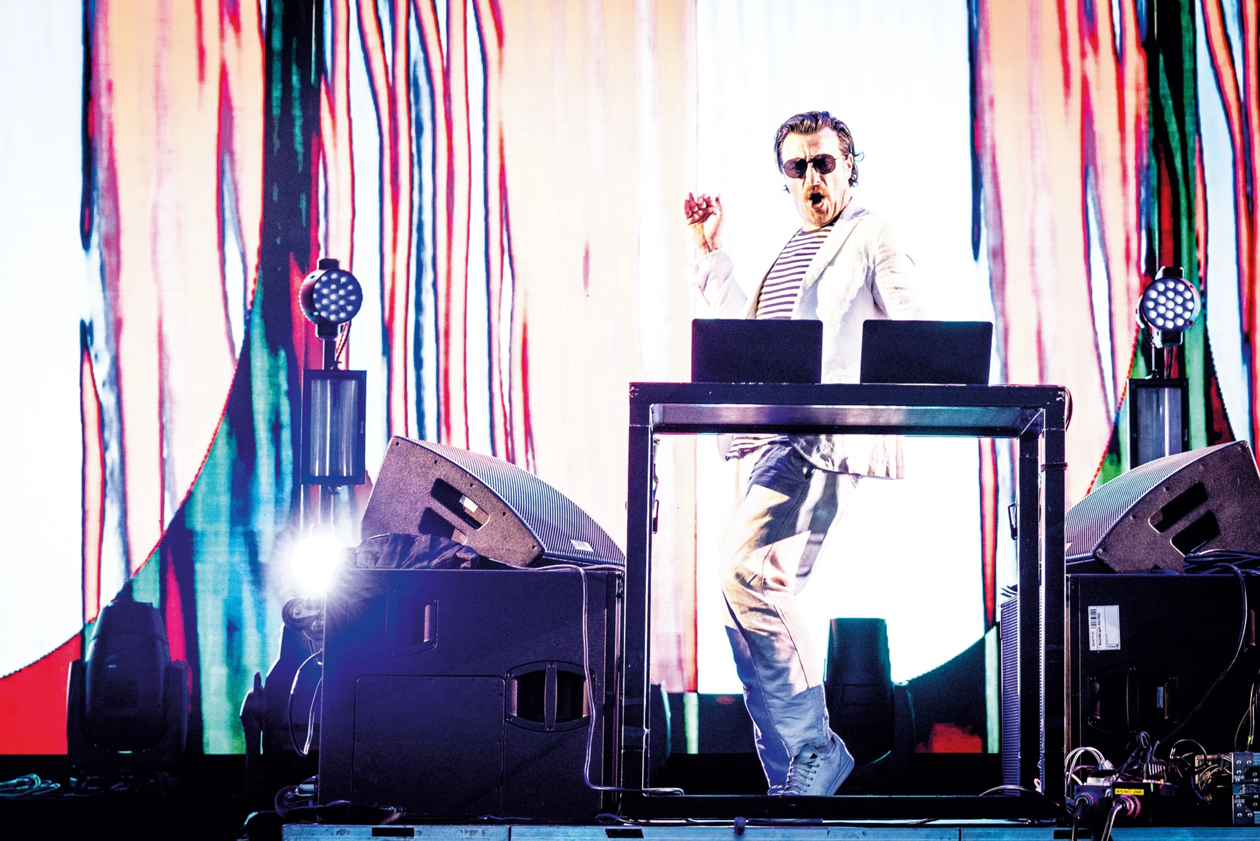 © IMAGO/HMB-Media Blurred image background